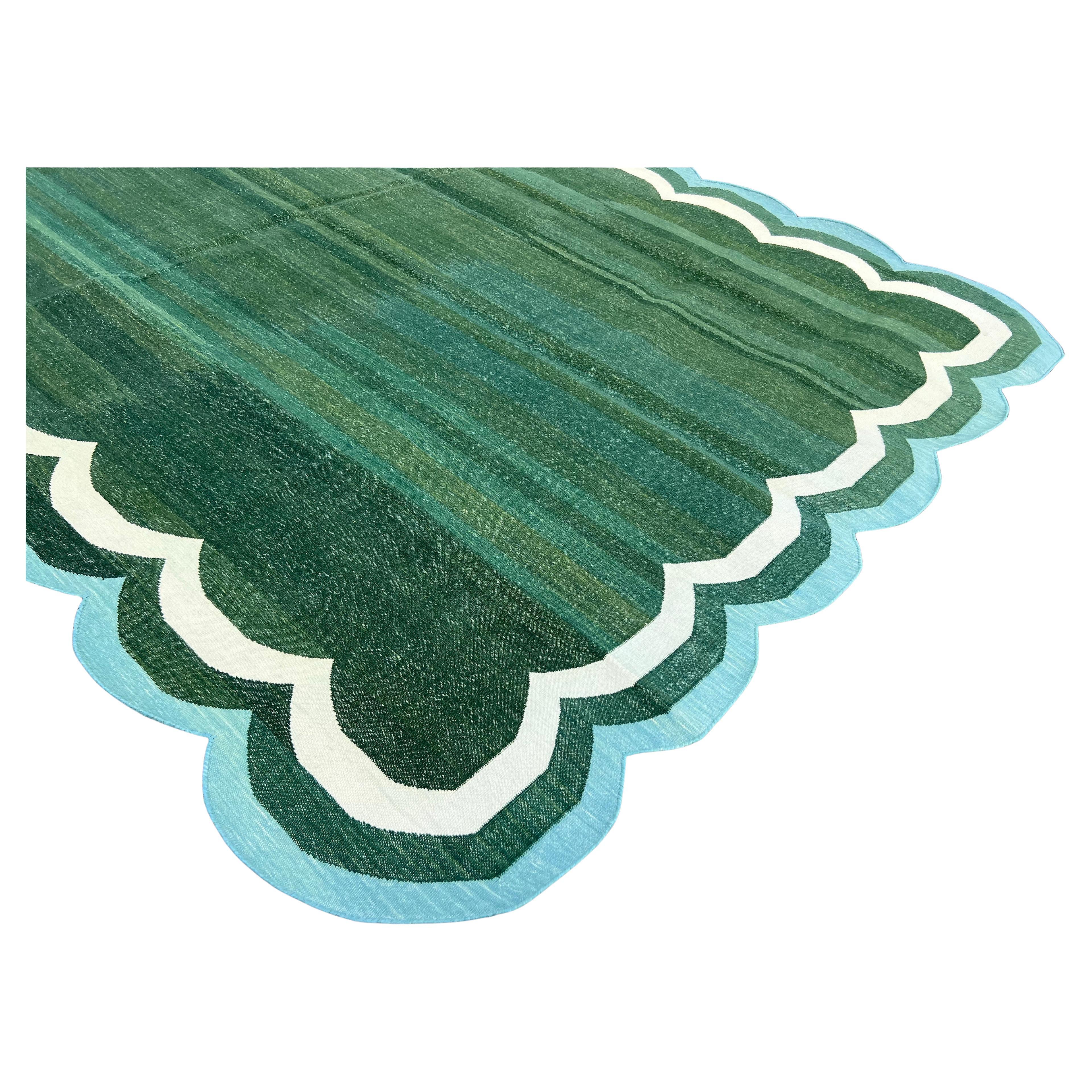 Alfombra de algodón hecha a mano de tejido plano, 6x9 Dhurrie india festoneada verde y azul Moderno de mediados de siglo en venta