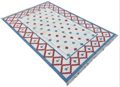 Tapis Dhurrie à tissage plat fait à la main, étoile indienne géométrique bleue et rouge
