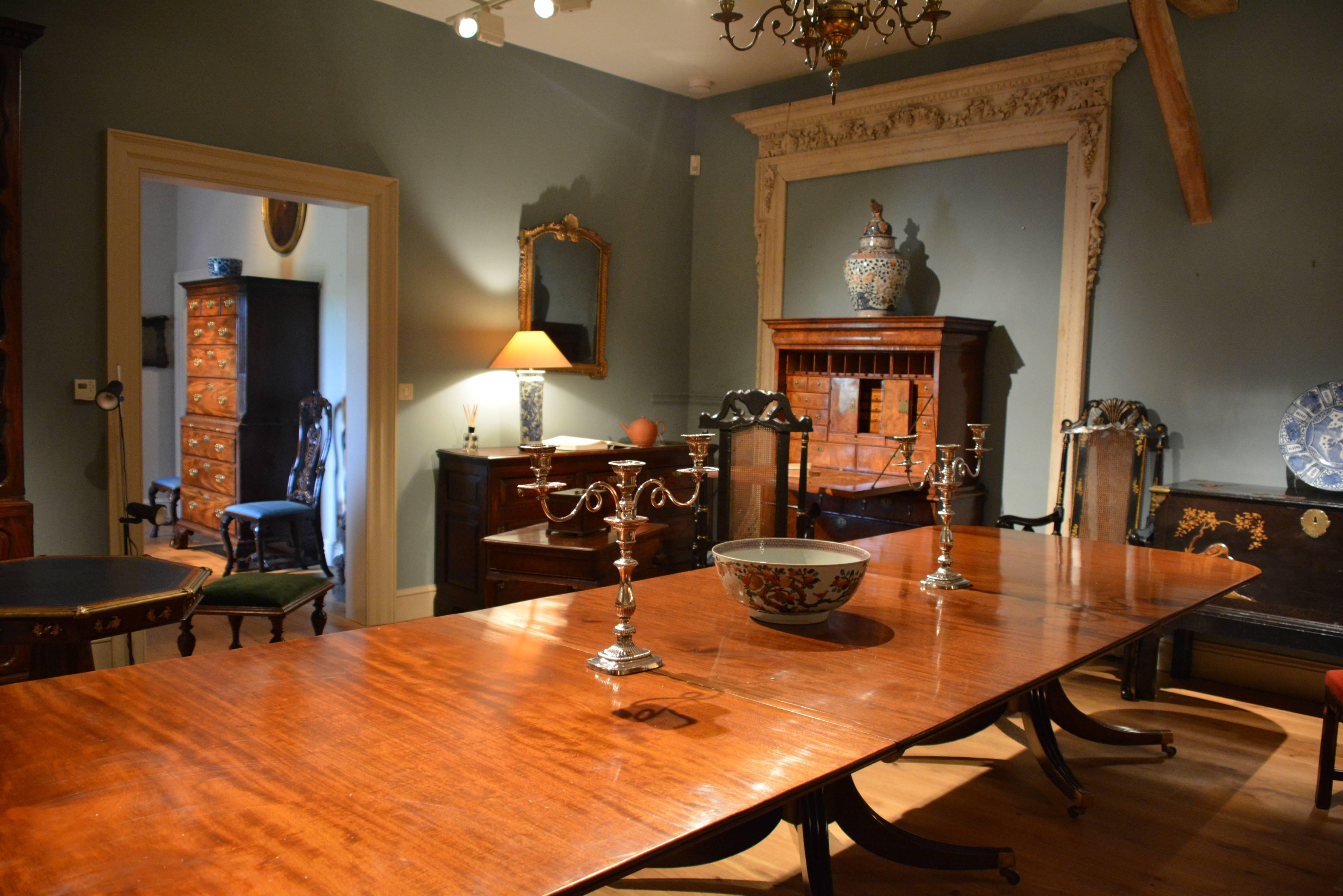 Late 18th Century Three-Pillar Dining Table In Excellent Condition In Salisbury Wiltshire, GB