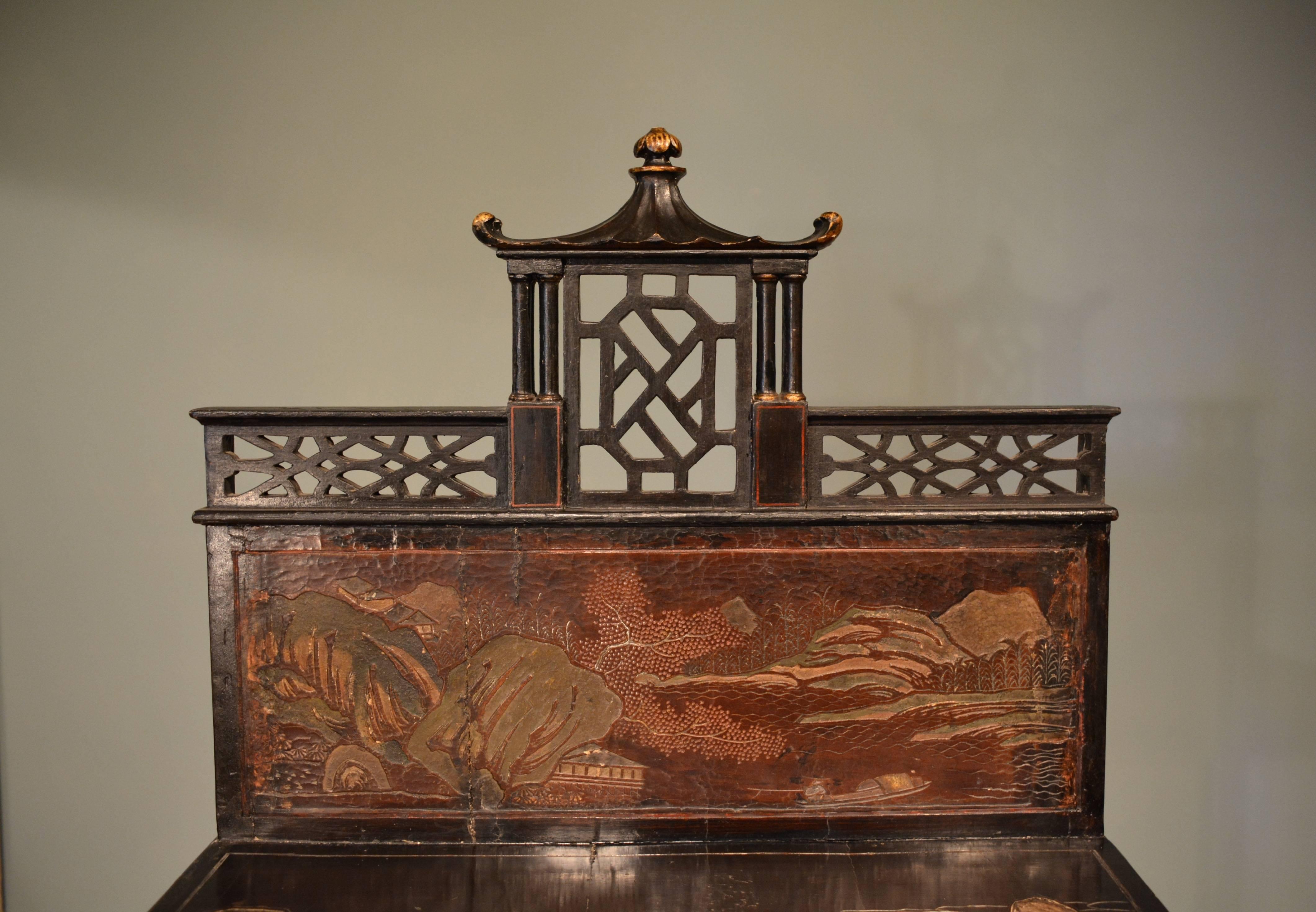 18th Century and Earlier 18th Century Chippendale Period Japanned Etagere or stand