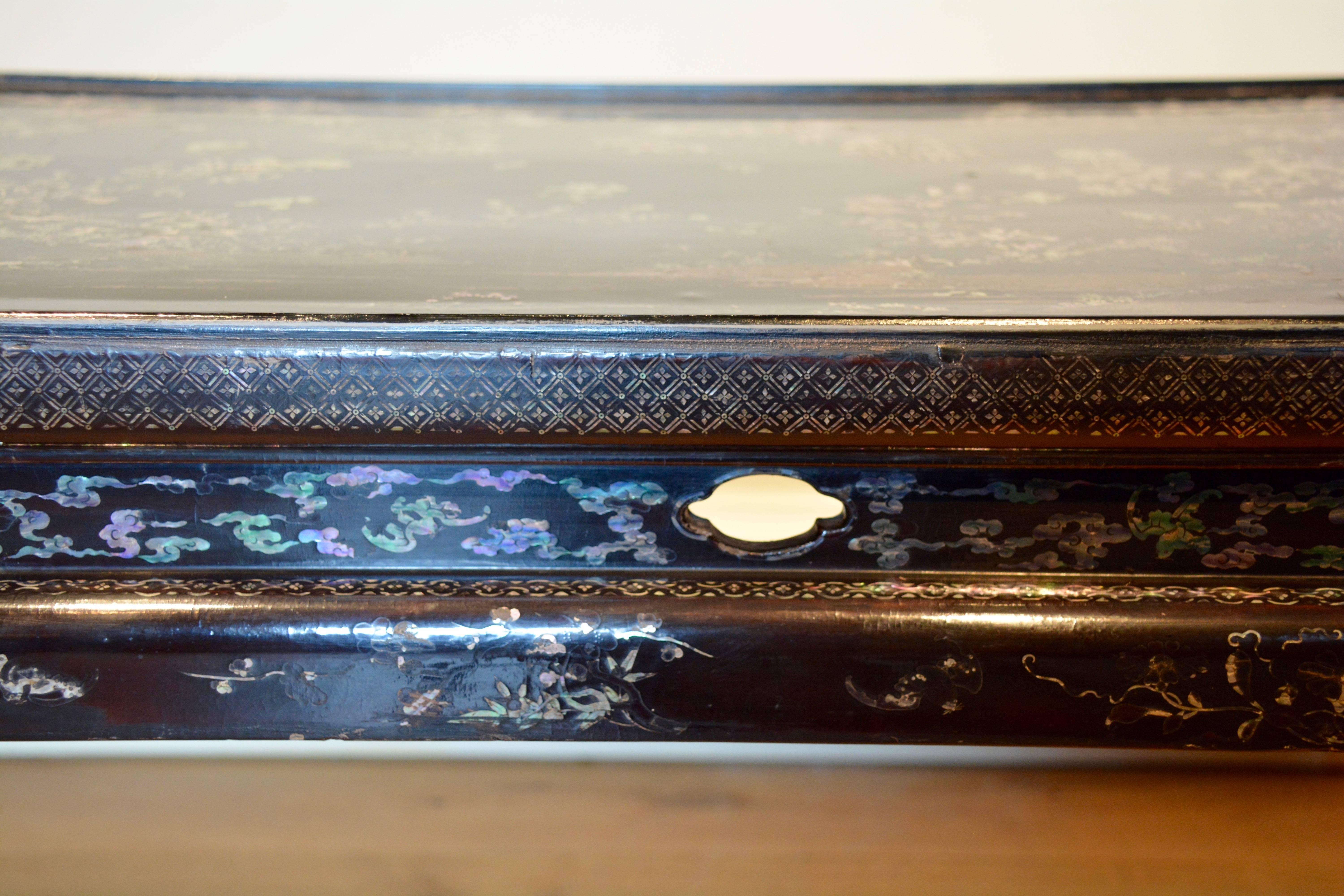 Mid-18th Century Chinese Lacquer Coffee Table 1