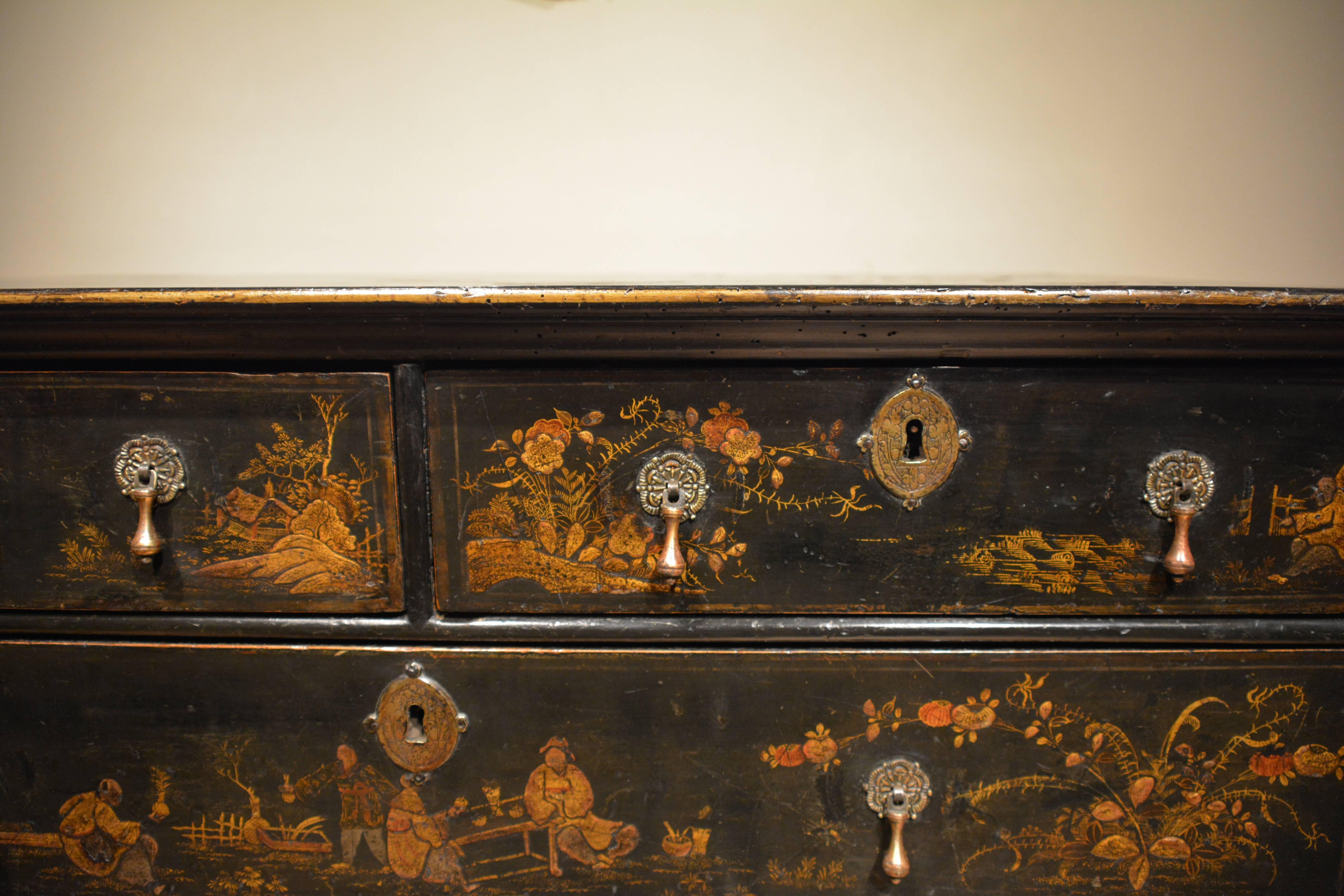 Early 18th Century Queen Anne Japanned Chest of Drawers In Excellent Condition For Sale In Salisbury Wiltshire, GB