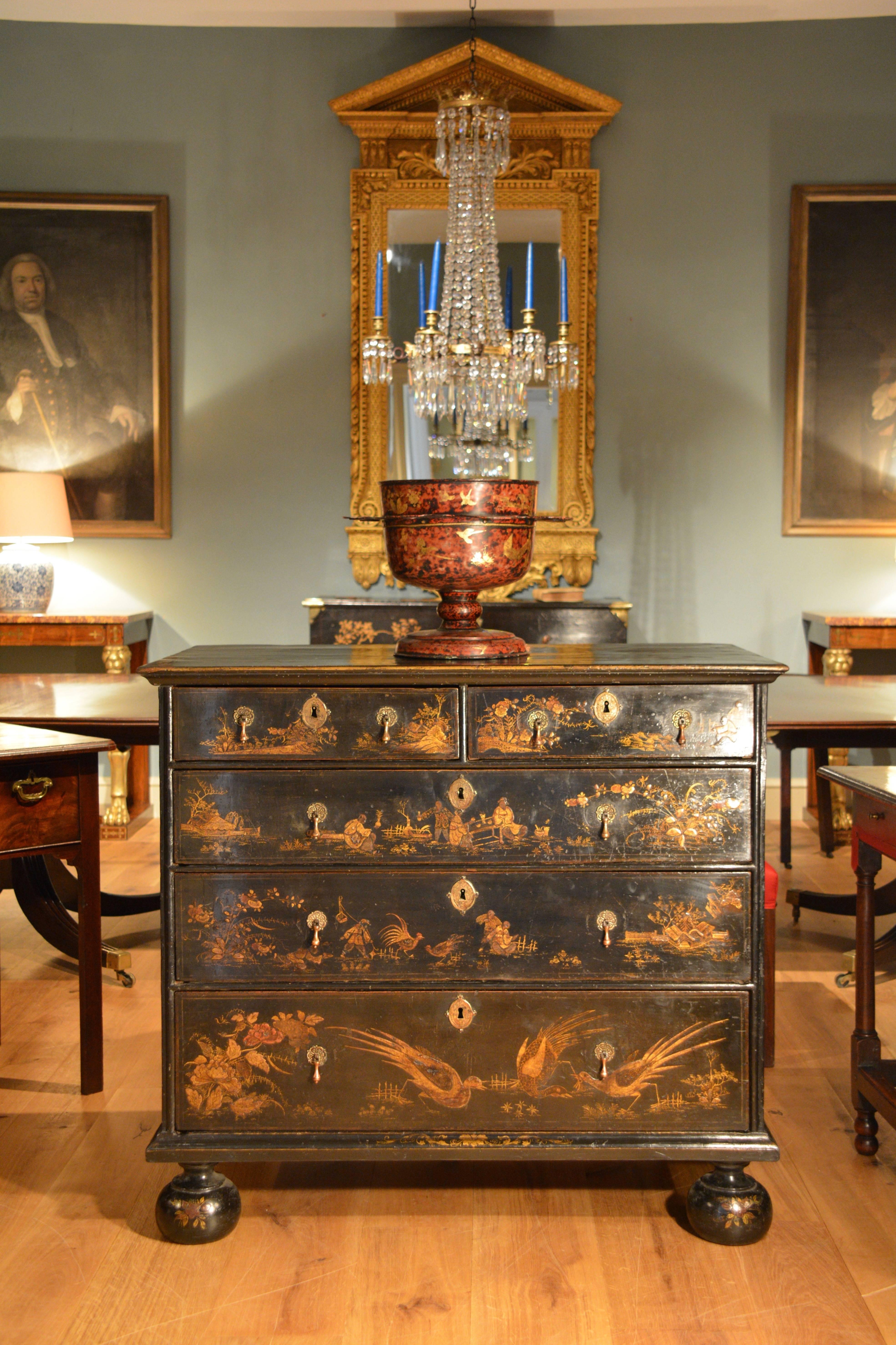 Early 18th Century Queen Anne Japanned Chest of Drawers For Sale 4
