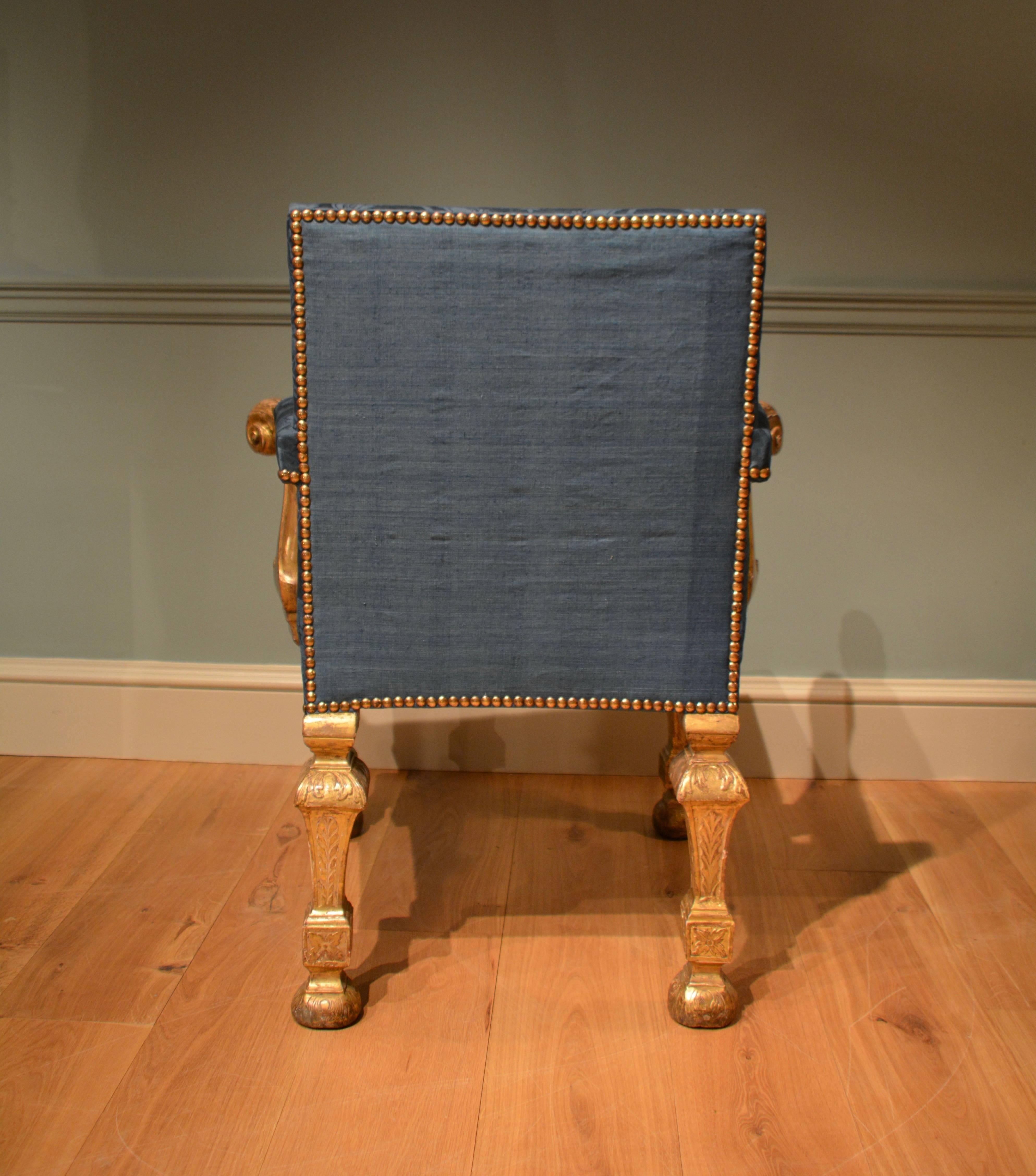 English 18th Century Gilt Armchair upholstered in blue silk damask For Sale