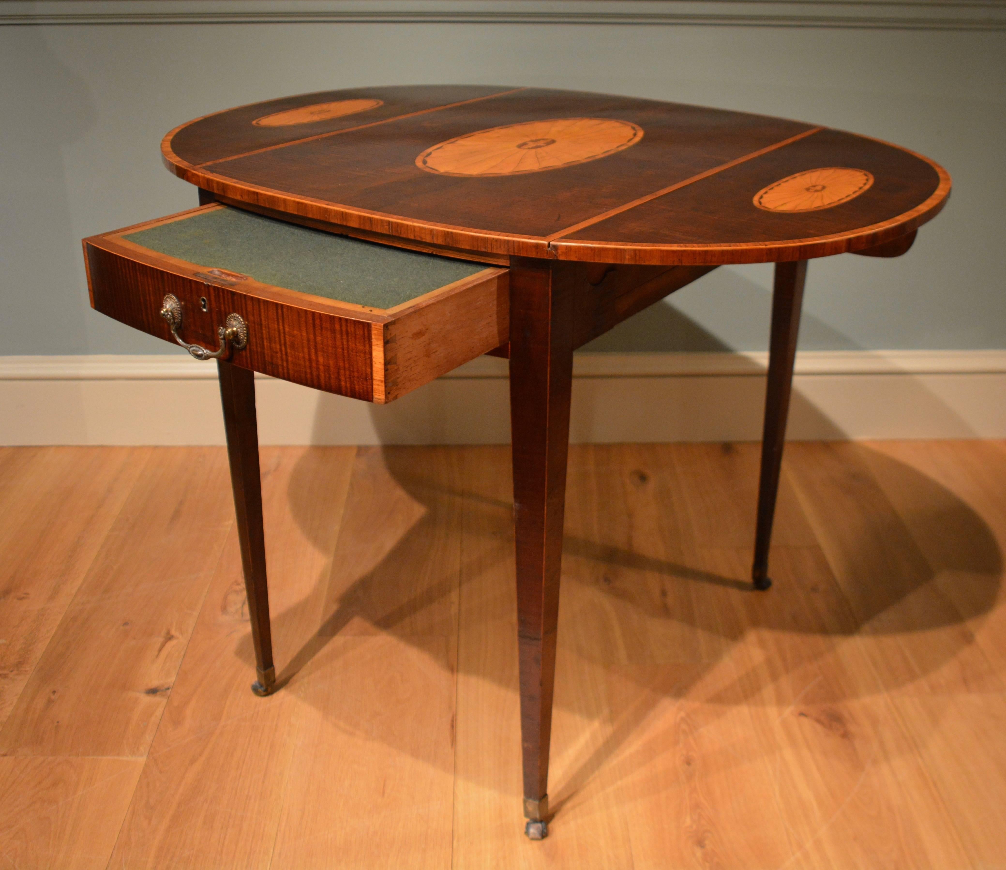 A Late 18th Century Veneered And Inlaid Pembroke Table. Circa 1790. In Good Condition In Salisbury Wiltshire, GB