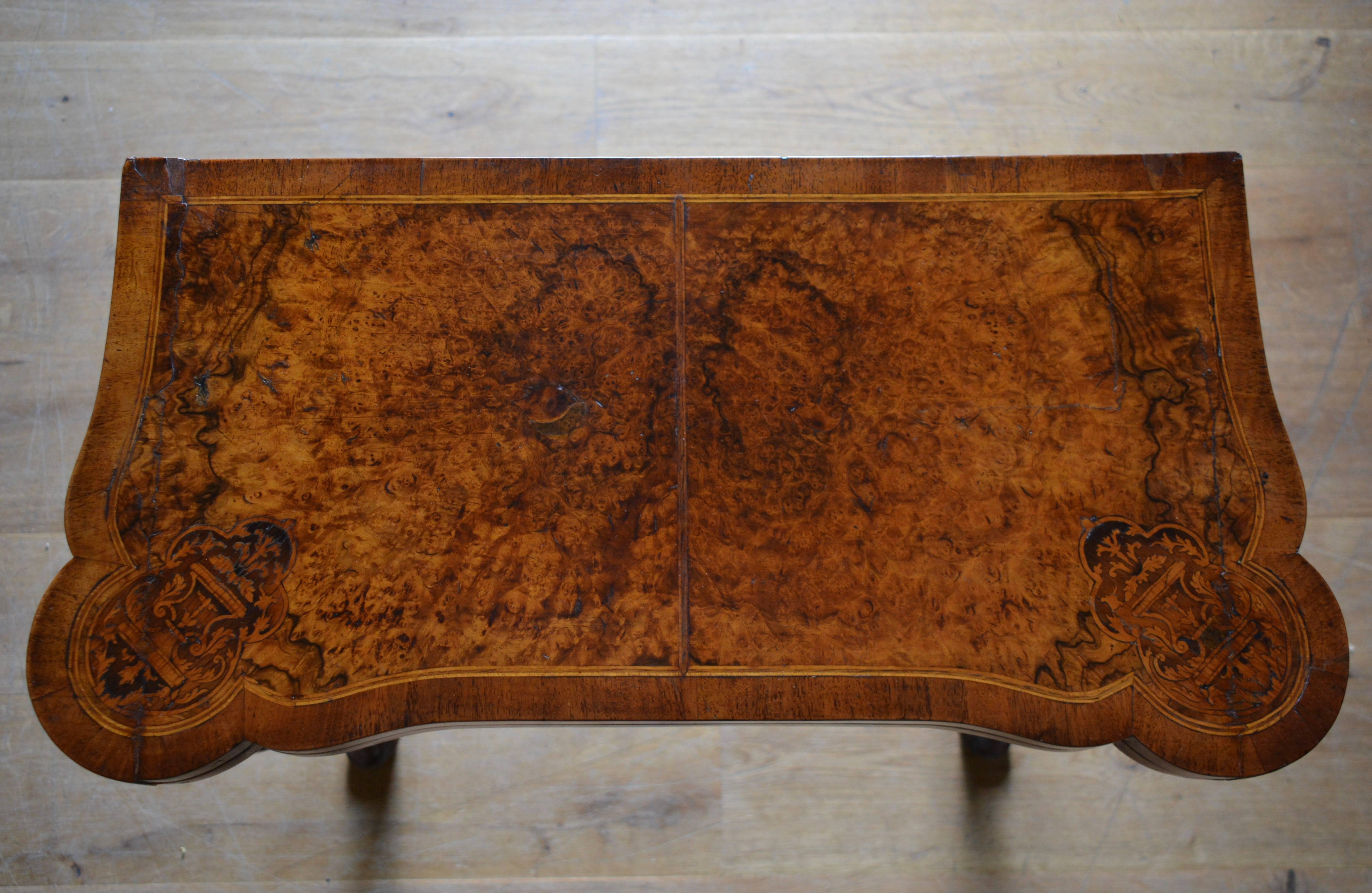 18th Century Irish Walnut Card Table In Good Condition For Sale In Salisbury Wiltshire, GB
