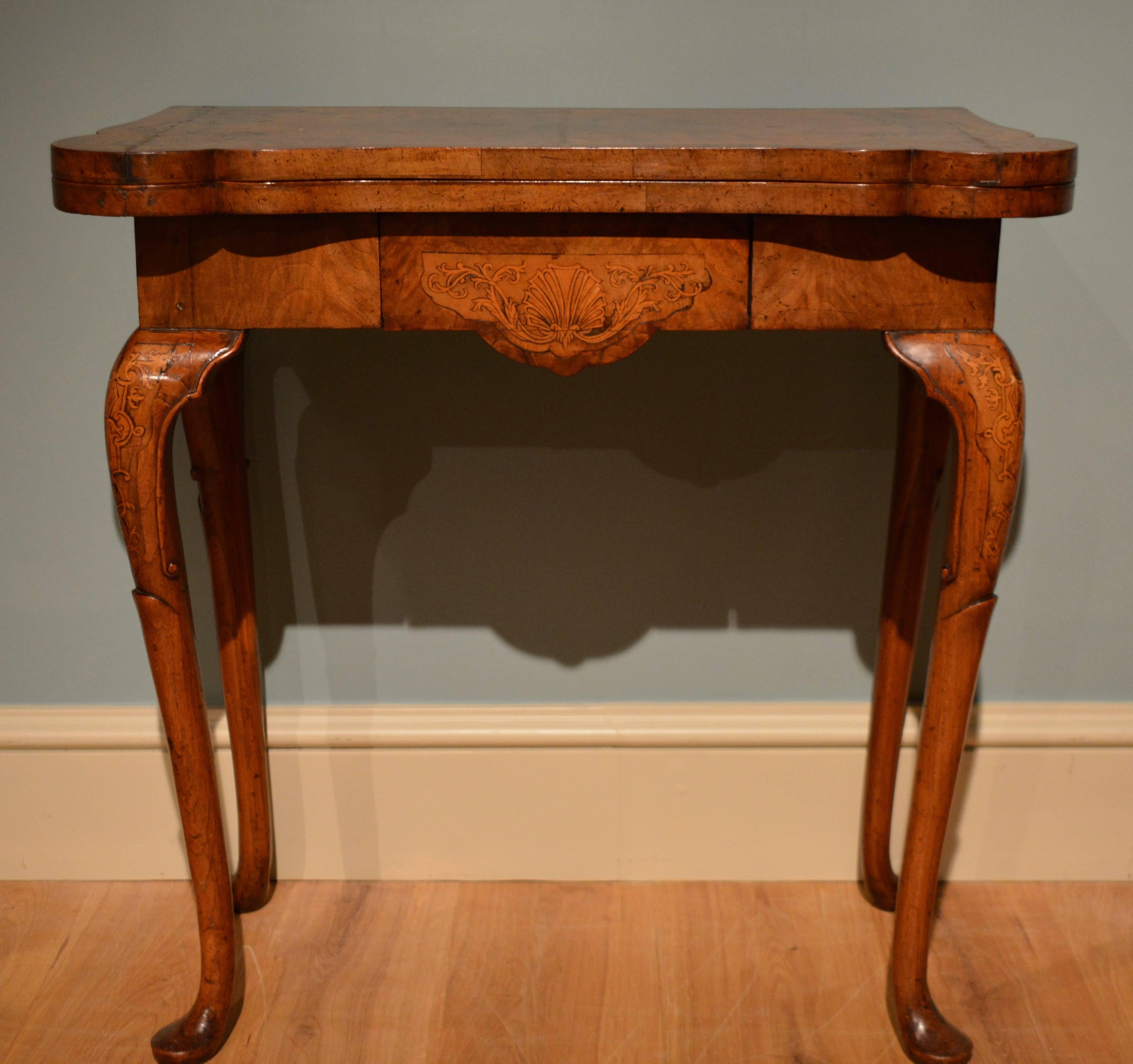 18th Century and Earlier 18th Century Irish Walnut Card Table For Sale