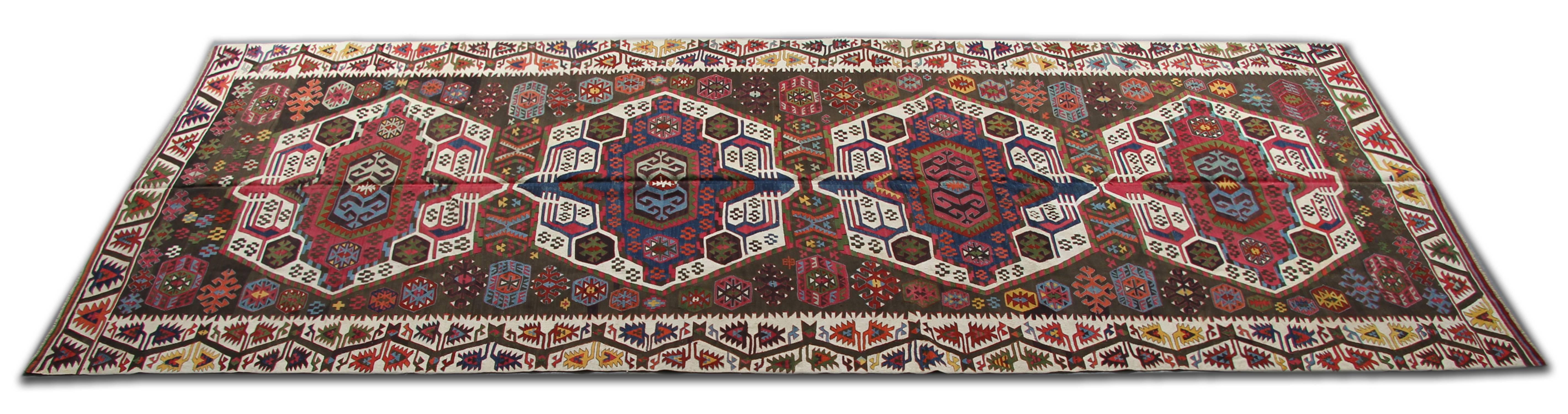 Ce tapis turc est Kayseri antique tapis traditionnel tissé à la main runner rugs viennent de la conception de tapis caucasien monde. Ce type de tapis convient aux tapis d'escalier et aux tapis de couloir. Dans une combinaison frappante de couleurs :