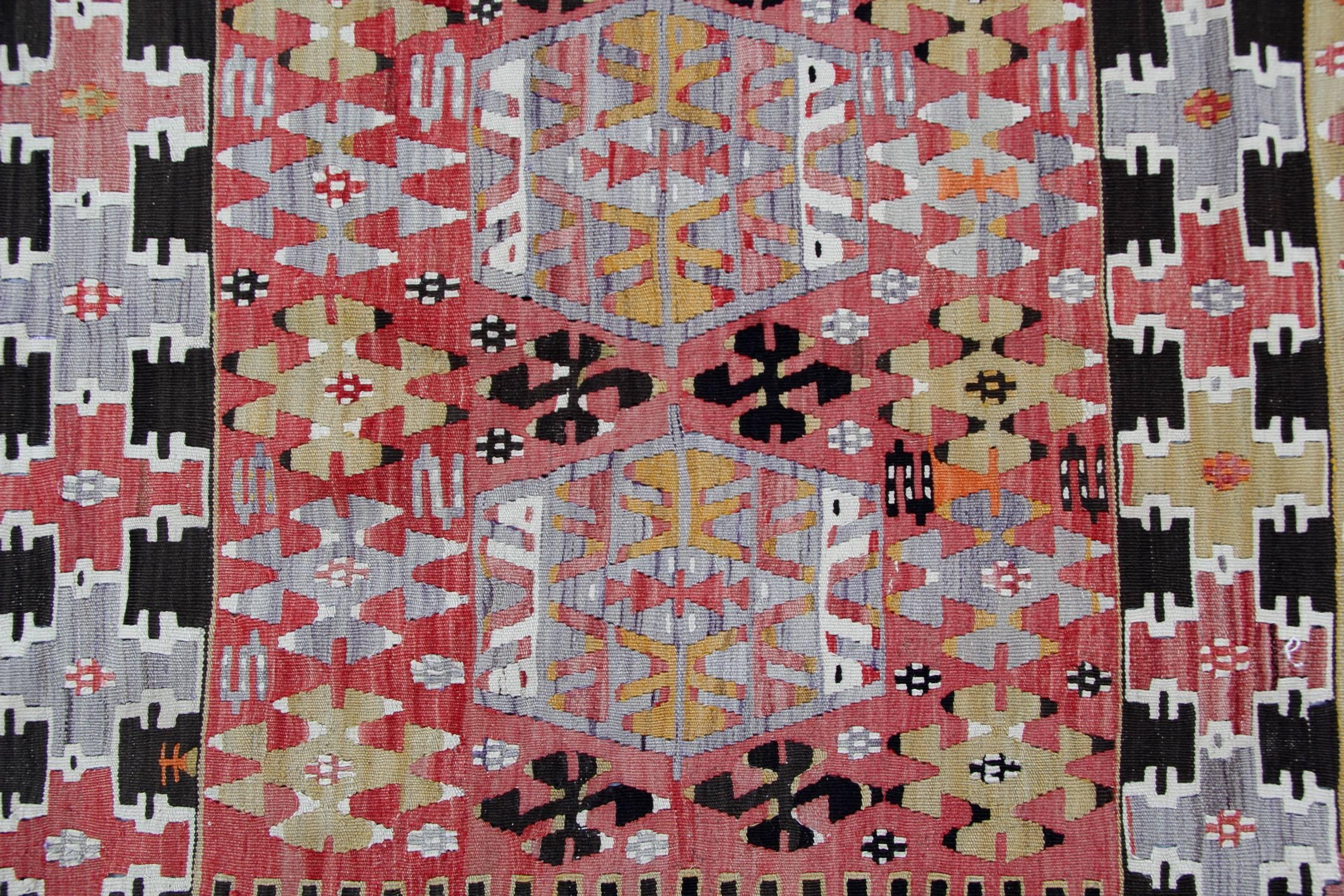 Antique Rugs, Turkish Kilim Rugs, Handmade Carpet, Oriental Rugs for Sale In Excellent Condition For Sale In Wembley, GB