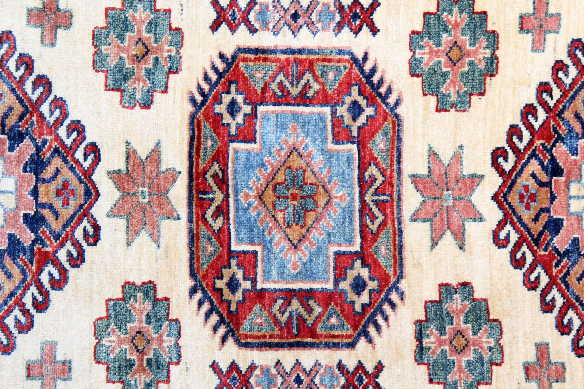 Kazak Handmade Geometric Rugs, Rustic Carpet Cream Livingroom Rug 84x122cm  For Sale