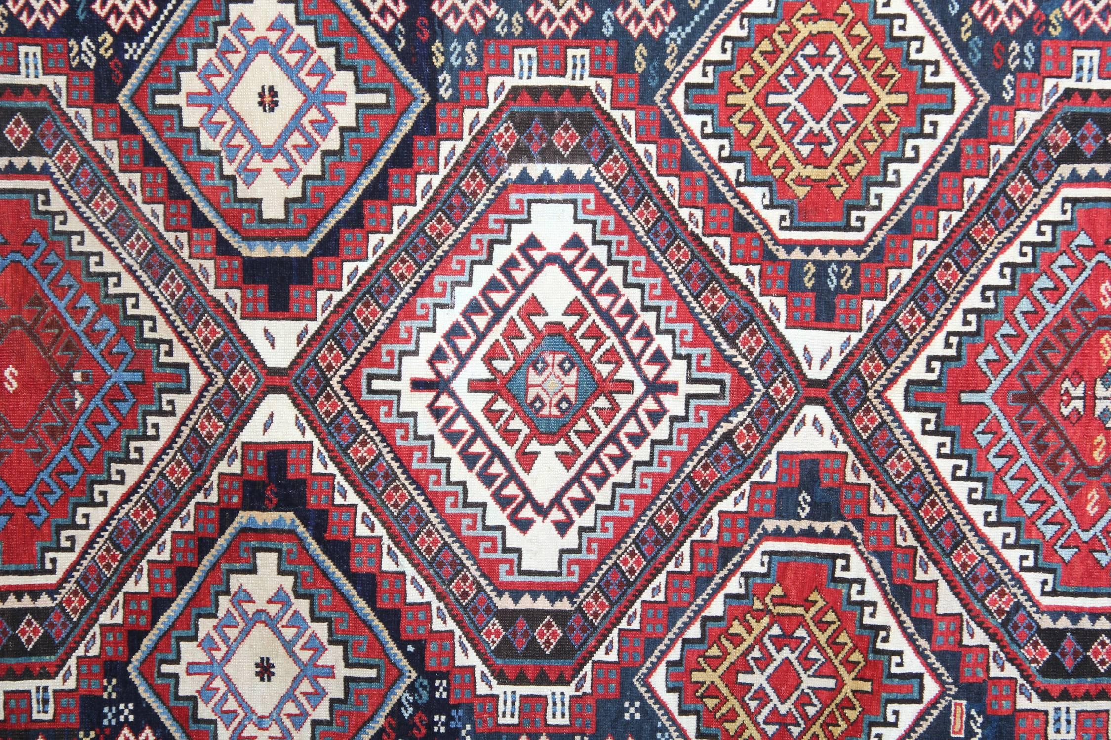 Antiker türkischer Schirwan-Teppich, Geometrischer handgefertigter Teppich-Teppich (Kasachisch) im Angebot