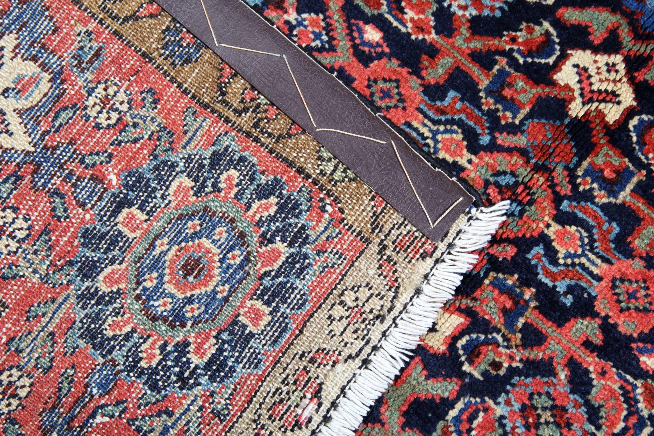 Antique Persian Malayer Rug In Excellent Condition In Hampshire, GB