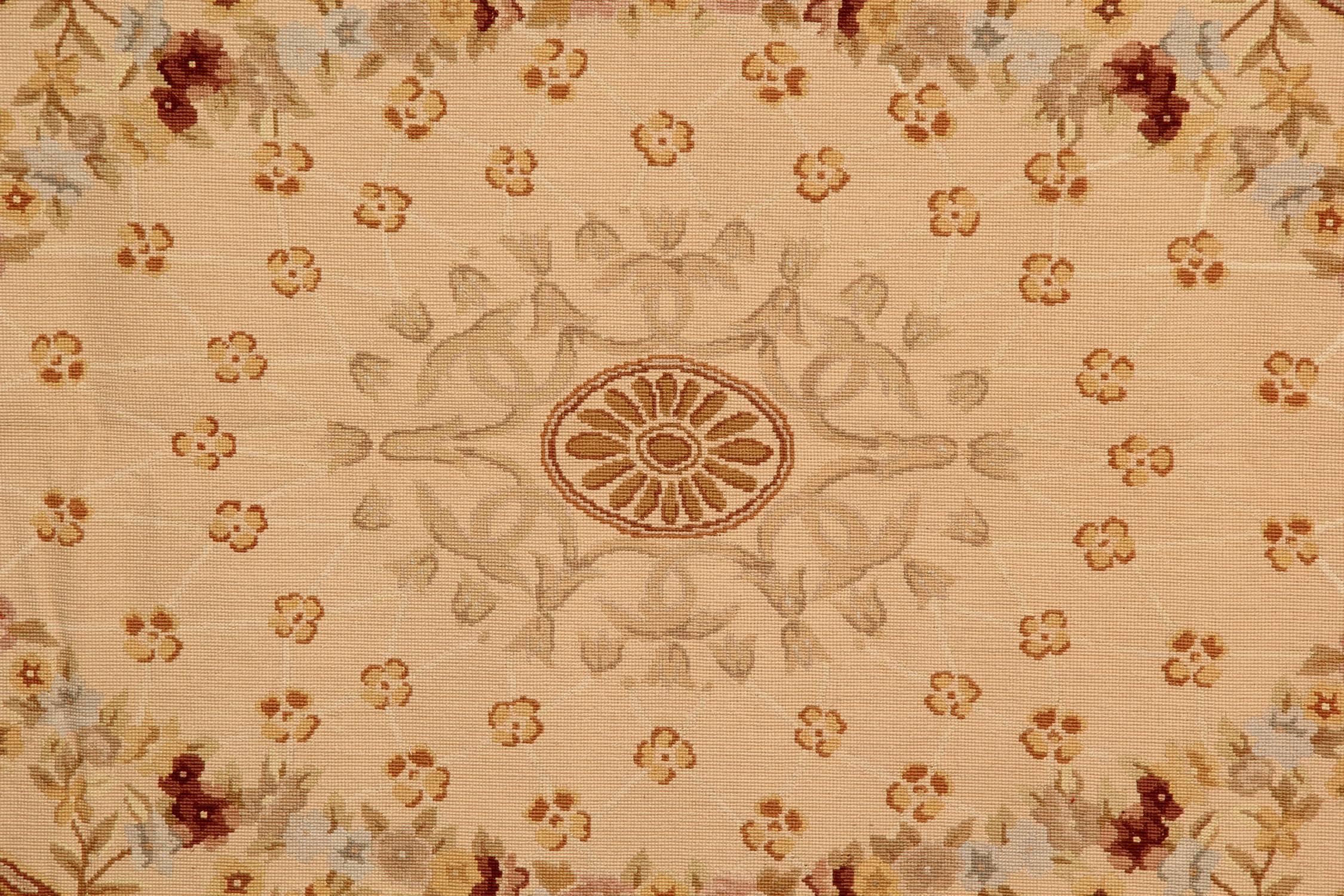 Aubusson Teppiche Orientalische Goldteppiche, Teppich im französischen Stil aus China (Pflanzlich gefärbt) im Angebot