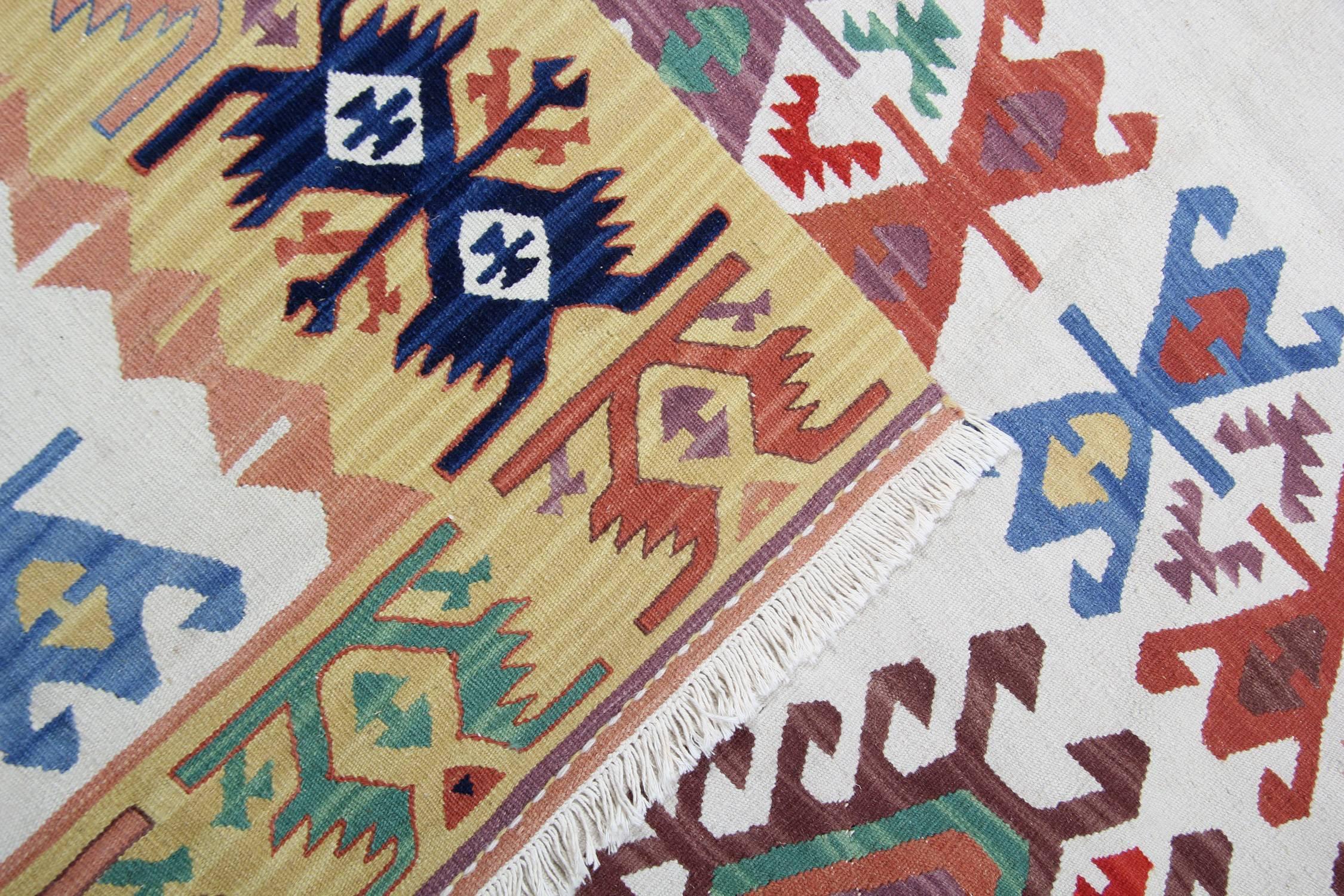 Indian Handmade Carpet Tribal Kilim Rug Geometric Green Cream Area Rug For Sale