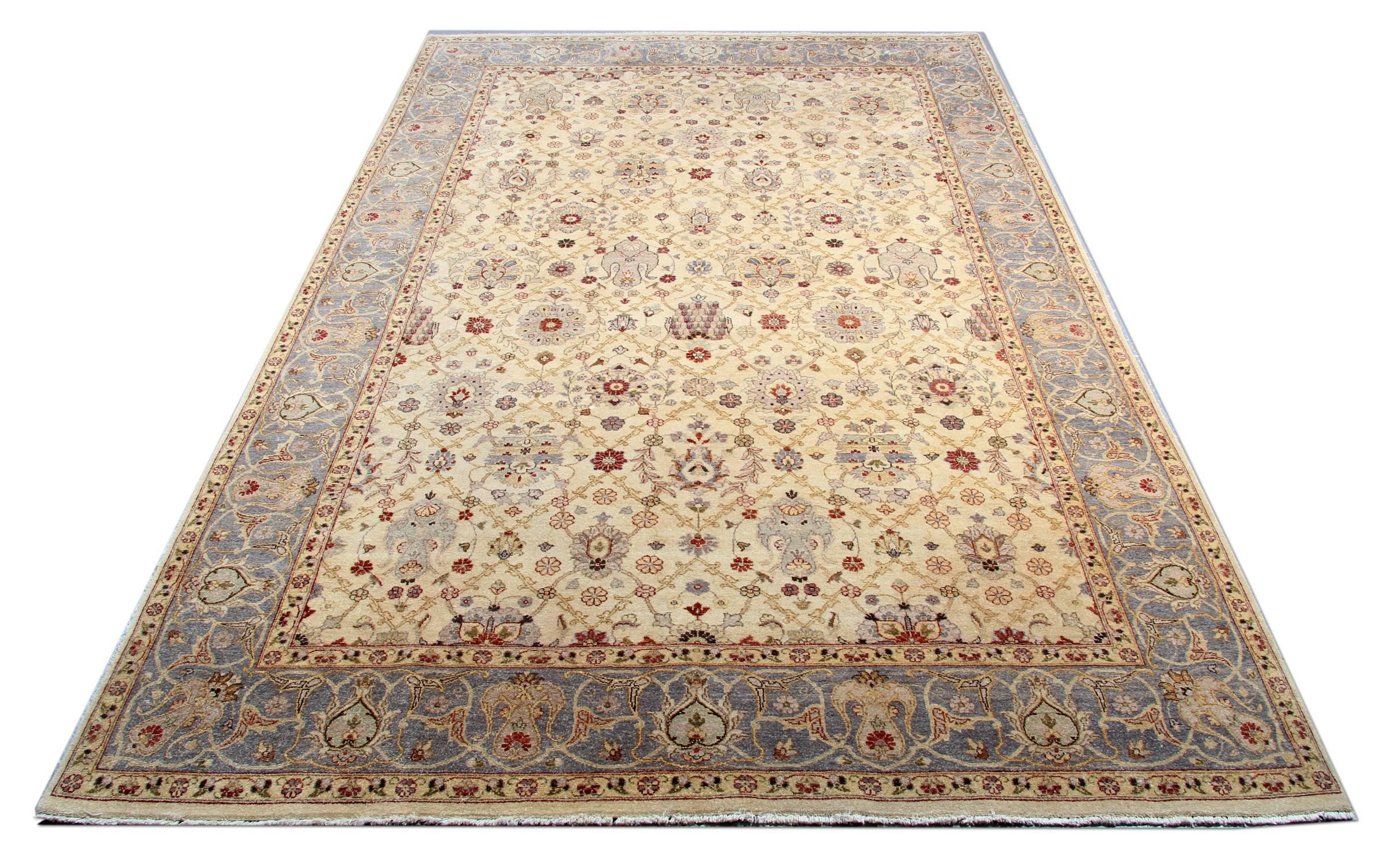 Handgefertigter orientalischer Teppich mit Blumen als Wohnzimmerteppiche im Angebot (Viktorianisch) im Angebot