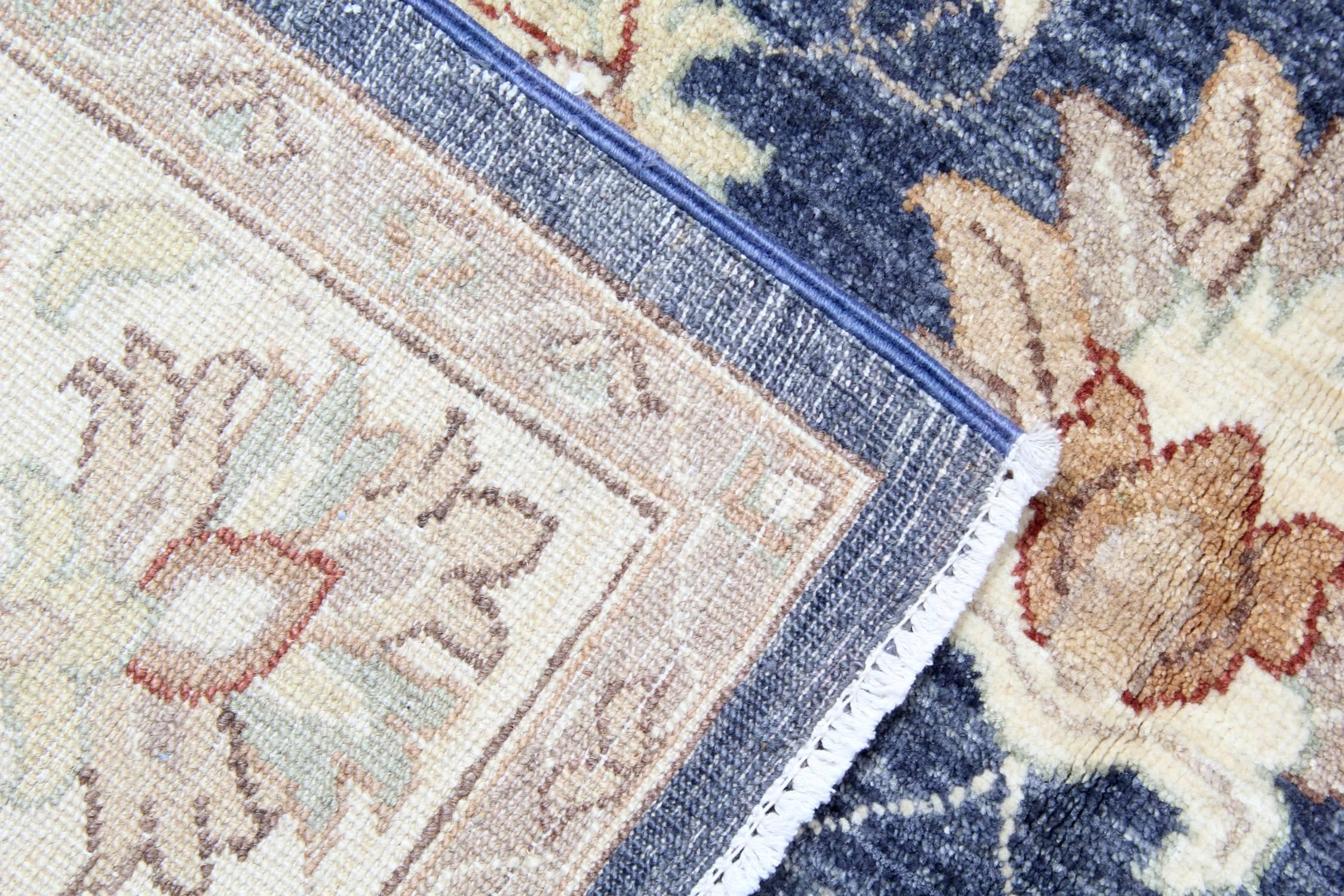 Orientalischer Orientteppich, eleganter marineblauer Teppich, handgefertigt, im Angebot (Spätviktorianisch) im Angebot