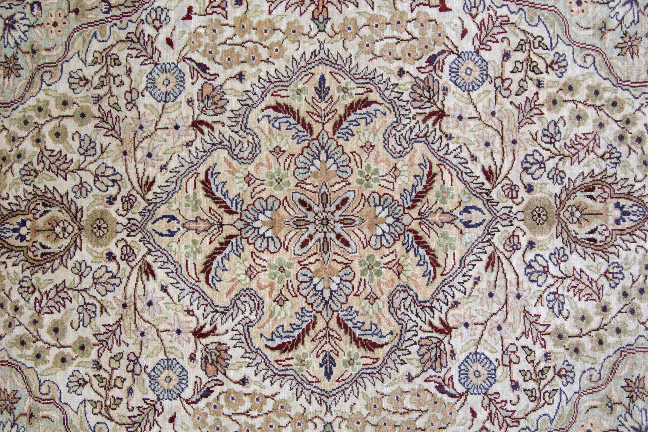 Oushak Herekeh Silk Rug, Turkish Rug Oriental Kayseri, Hand Made Carpet Area Rug For Sale