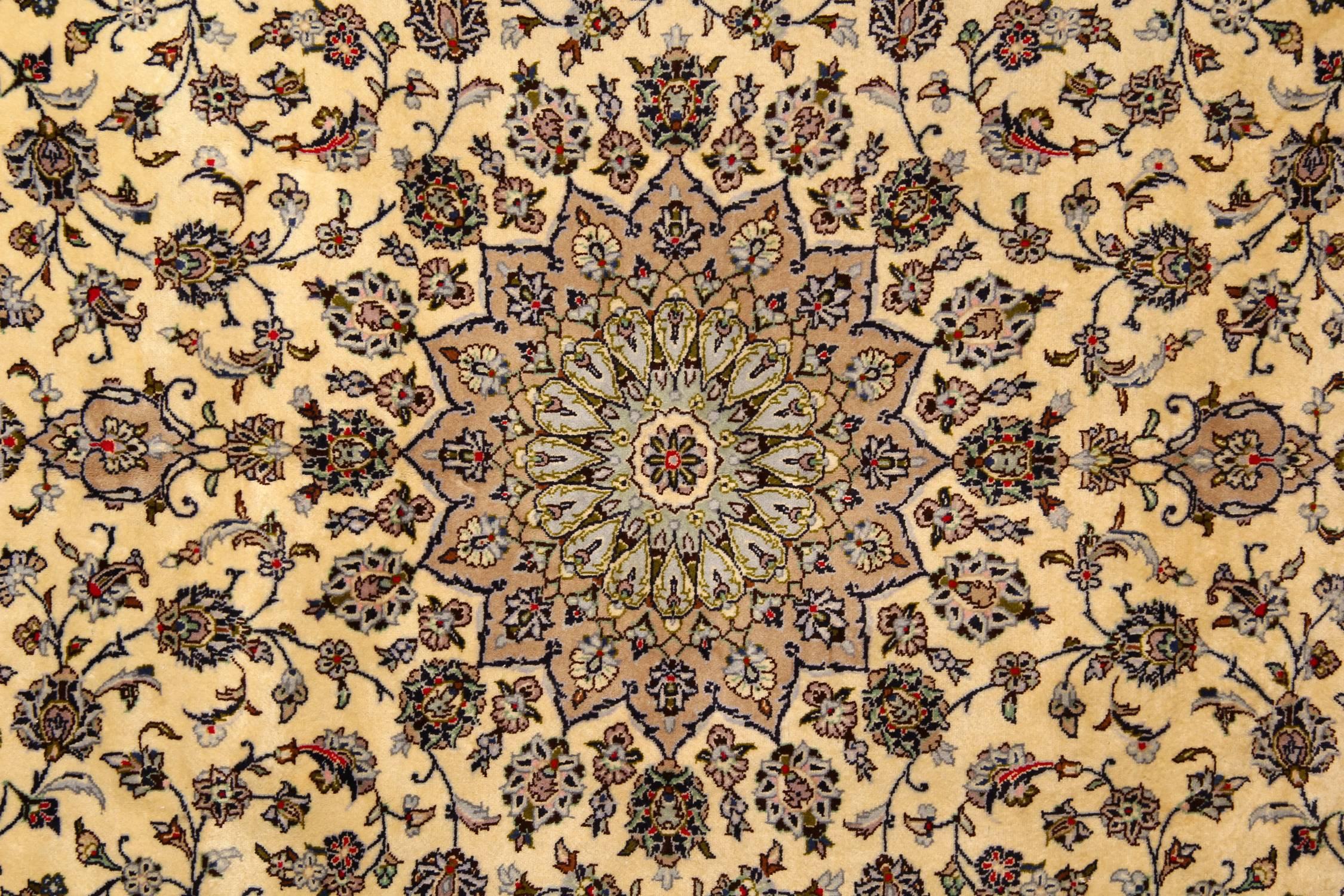 Style international Tapis vintage uniques, tapis oriental traditionnel beige fait à la main en vente