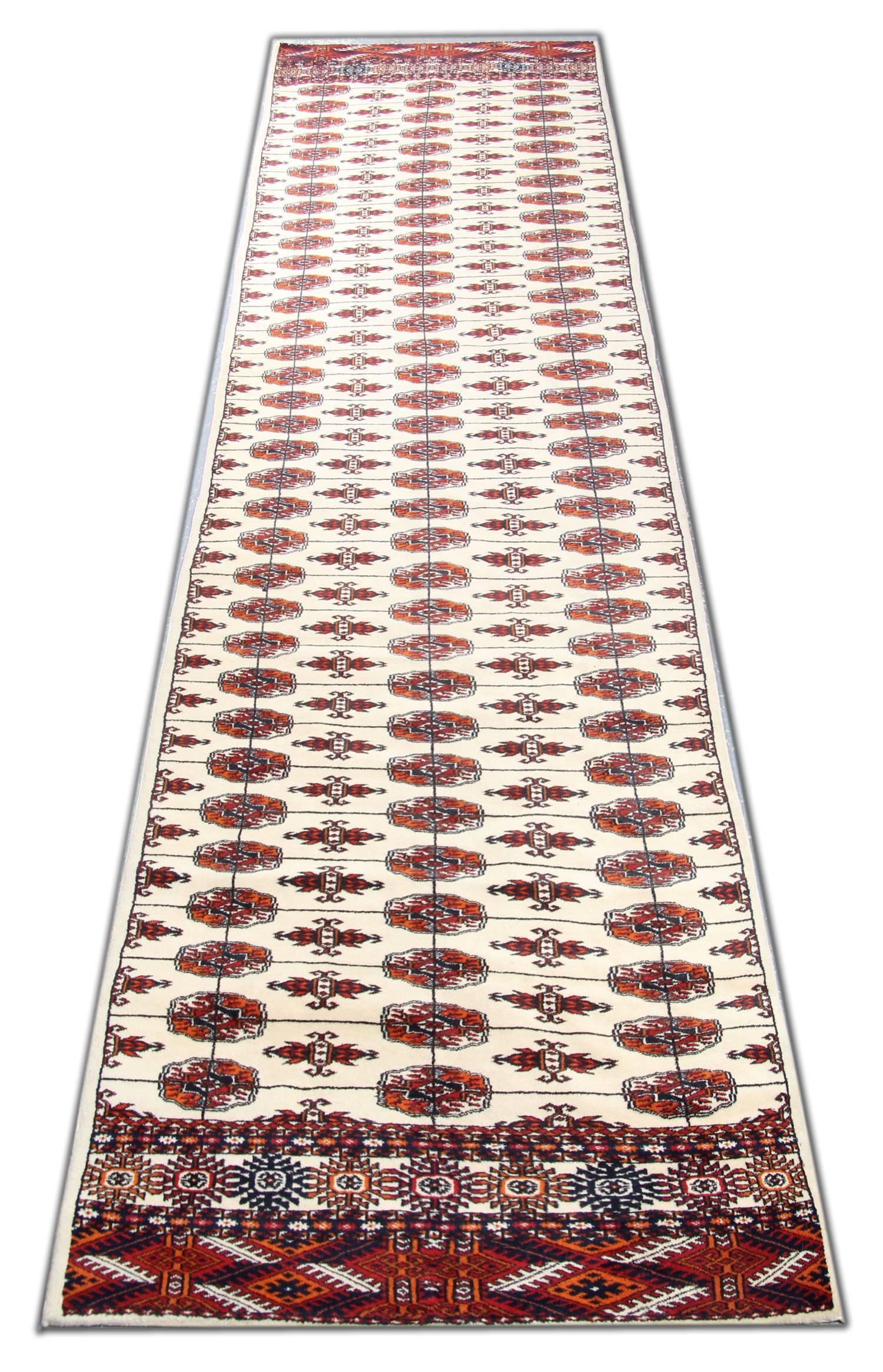 Turkman Bokhara rugs and hallway runners are hand knotted in Pakistan by master weavers in a traditional elephant's foot motif. The 100% Wool pile is dyed and washed to create a lustre unique to this Classic collection. Buy online for huge savings