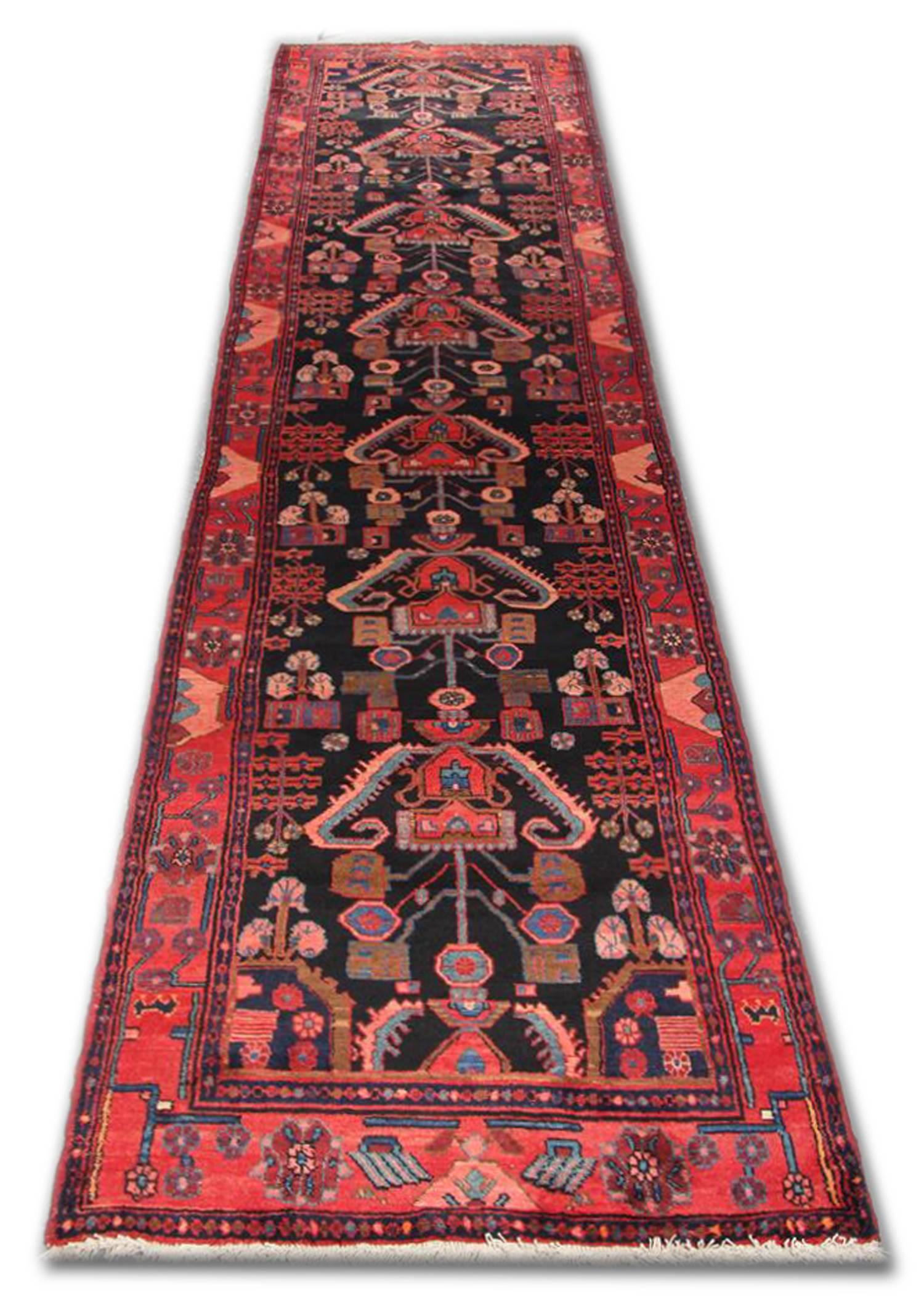 Orientalischer Orient-Läufer, handgefertigter geometrischer Stammes-Teppich aus Wolle (Rustikal) im Angebot