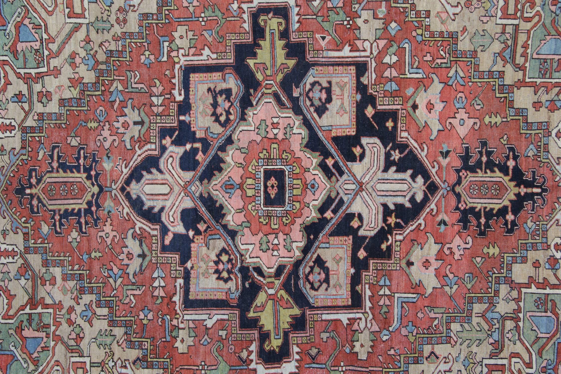 Hand-Crafted Antique Persian Rugs Carpet Rug from Heriz