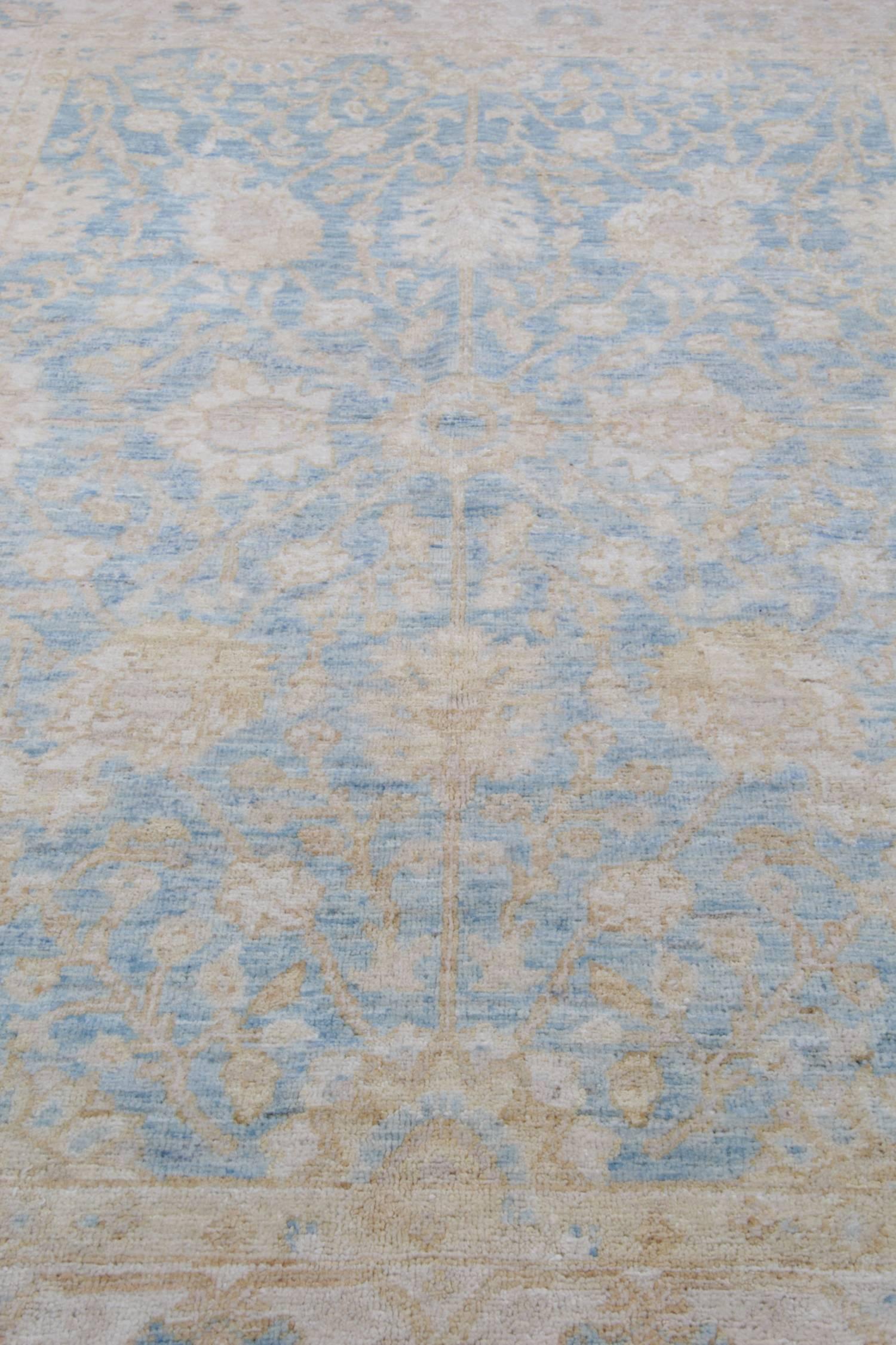 Hellblaue Teppiche, Zeigler handgefertigter Teppich, Teppich aus Eichenholz mit Blumenmuster  (Sultanabad) im Angebot