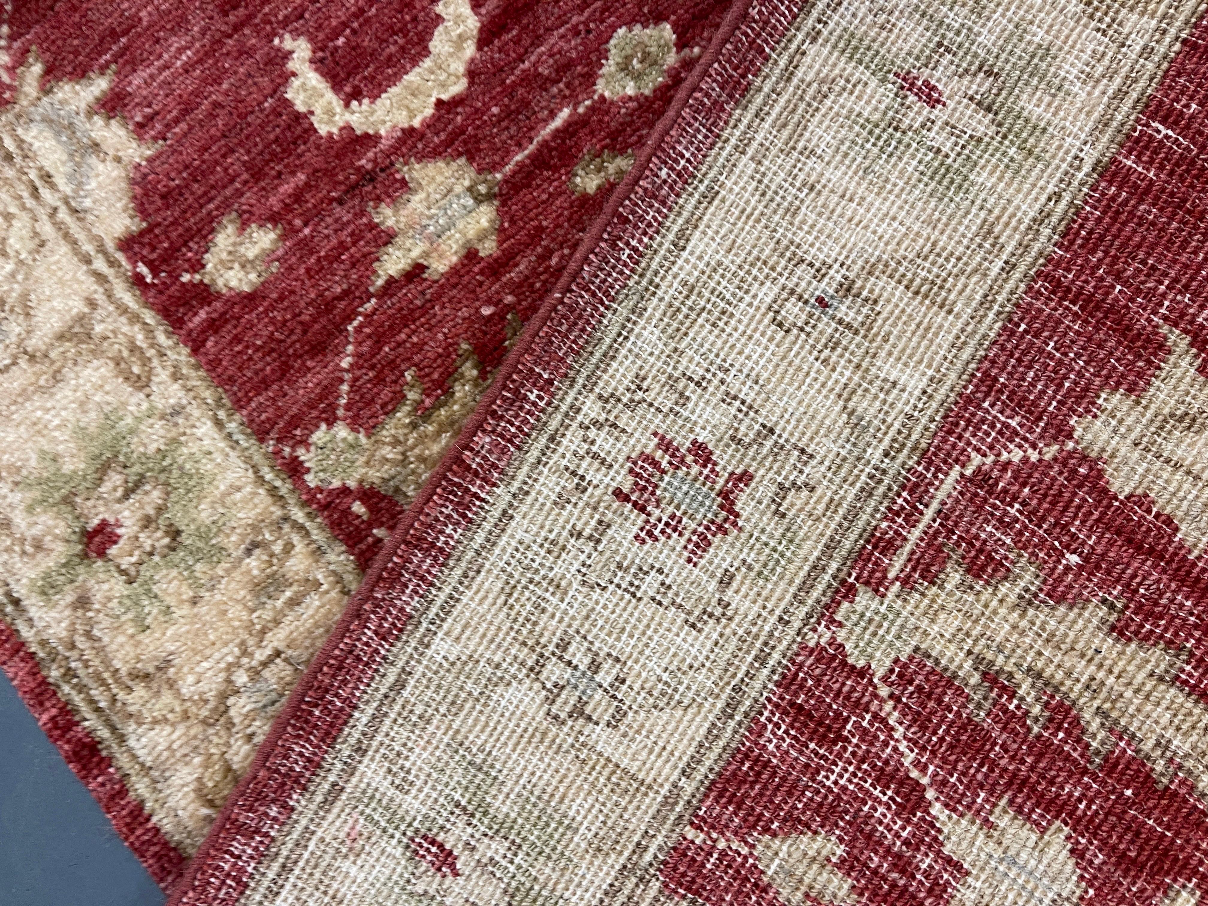 Tapis de couloir traditionnel rouge vin, tapis de couloir en laine bordeaux décoratif pour la maison Excellent état - En vente à Hampshire, GB