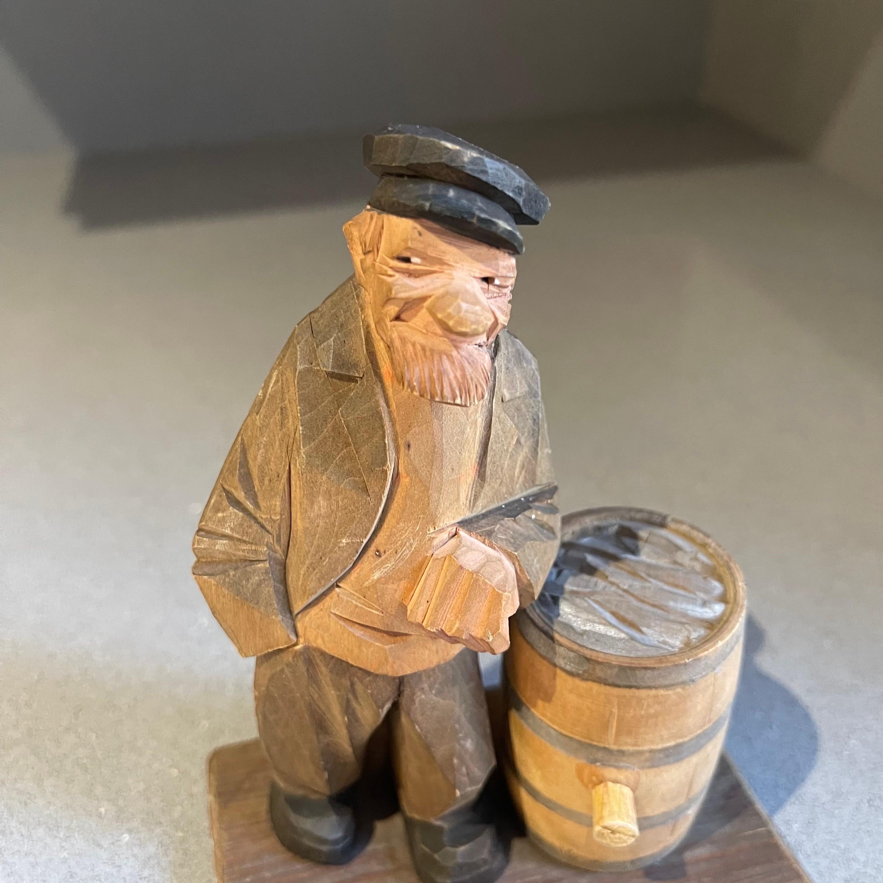 Talla Antigua Escultura Decorativa Figurilla de Madera de Anciano Carl Olof Trygg Cerámico en venta