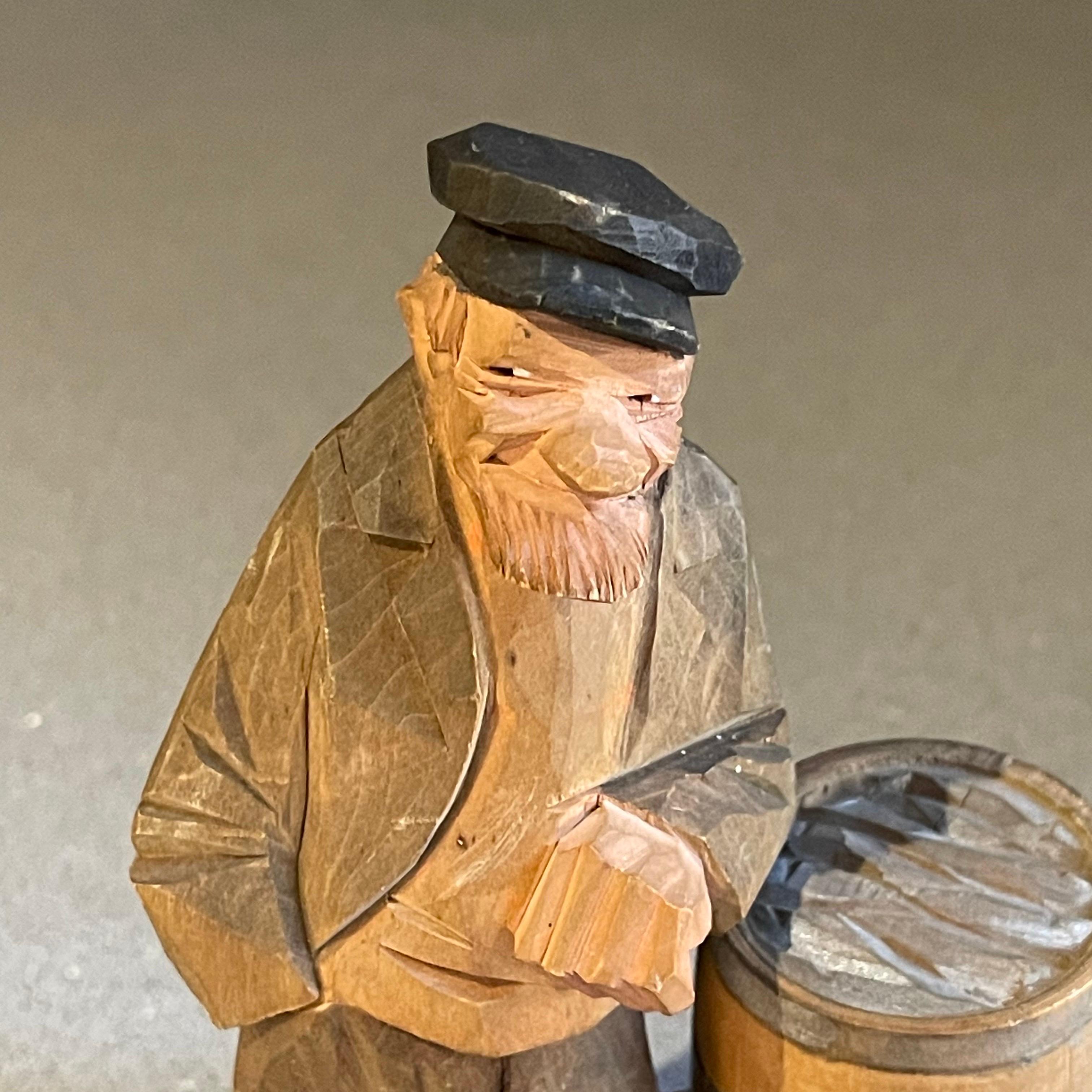 Talla Antigua Escultura Decorativa Figurilla de Madera de Anciano Carl Olof Trygg en venta 1