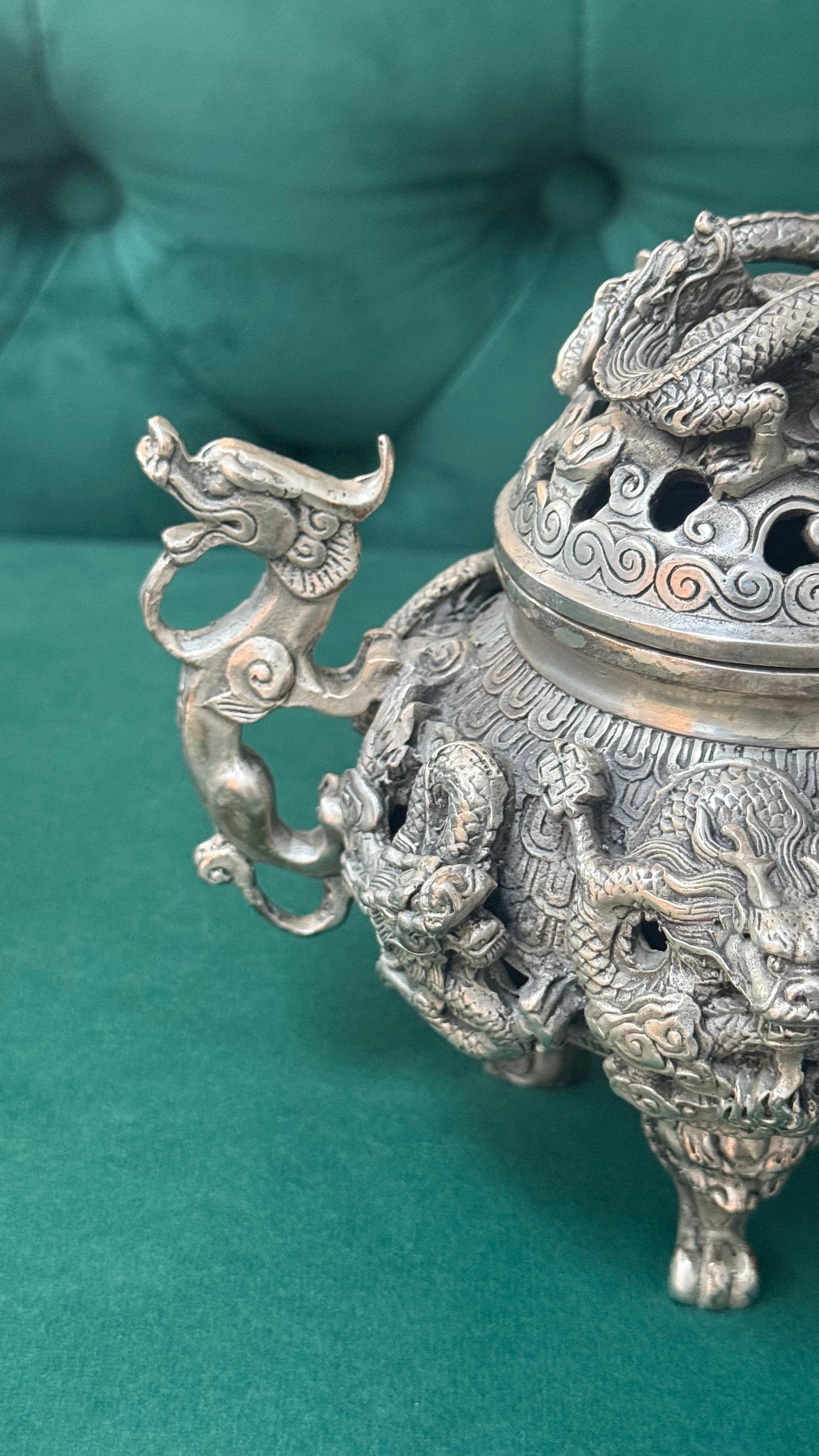 Rara Taza de Plata Antigua QUEMADOR DE INCIENSO Chino, Escultura de Dragones Grabada a Mano en venta 4