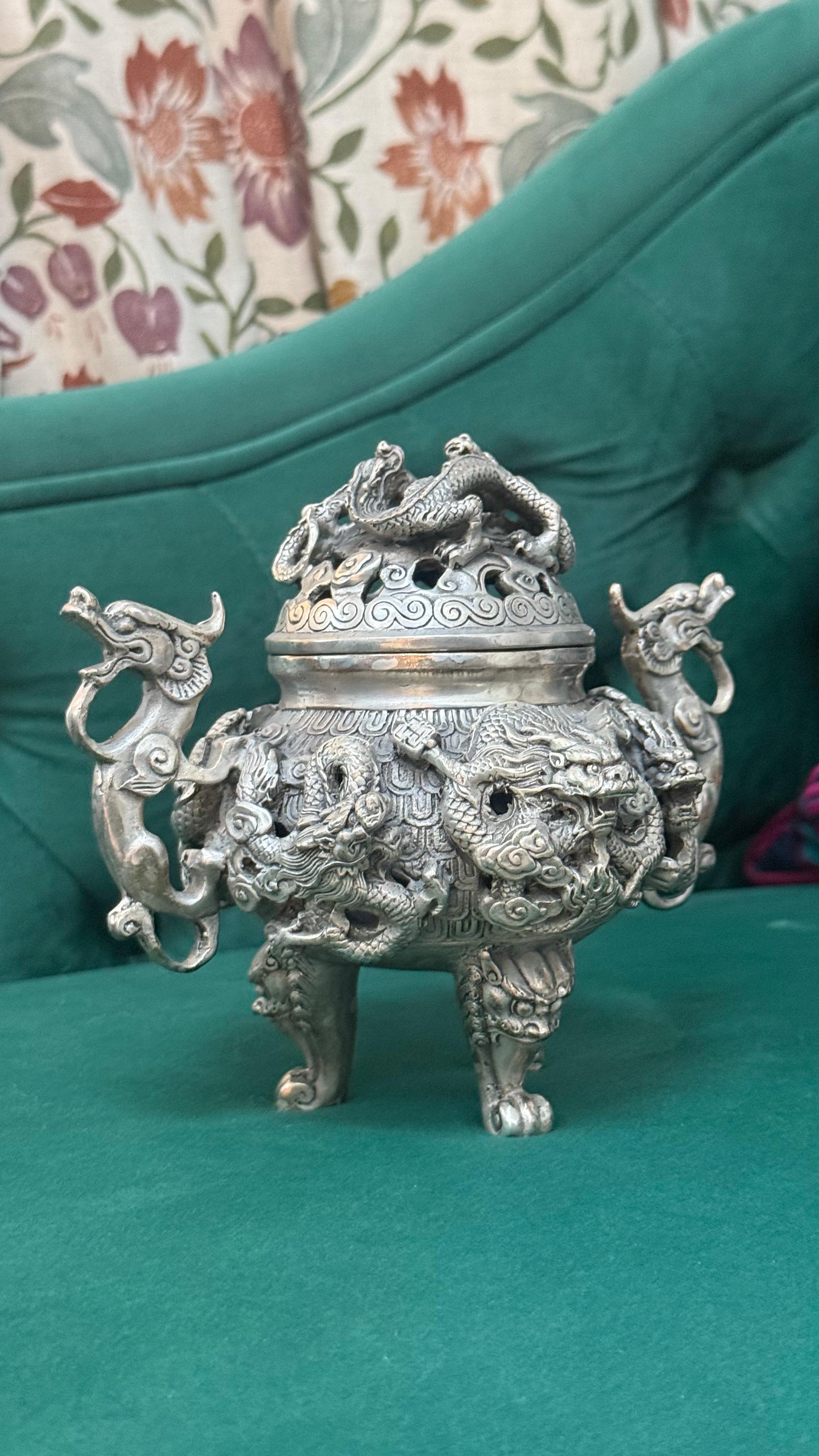 Rara Taza de Plata Antigua QUEMADOR DE INCIENSO Chino, Escultura de Dragones Grabada a Mano en venta 3