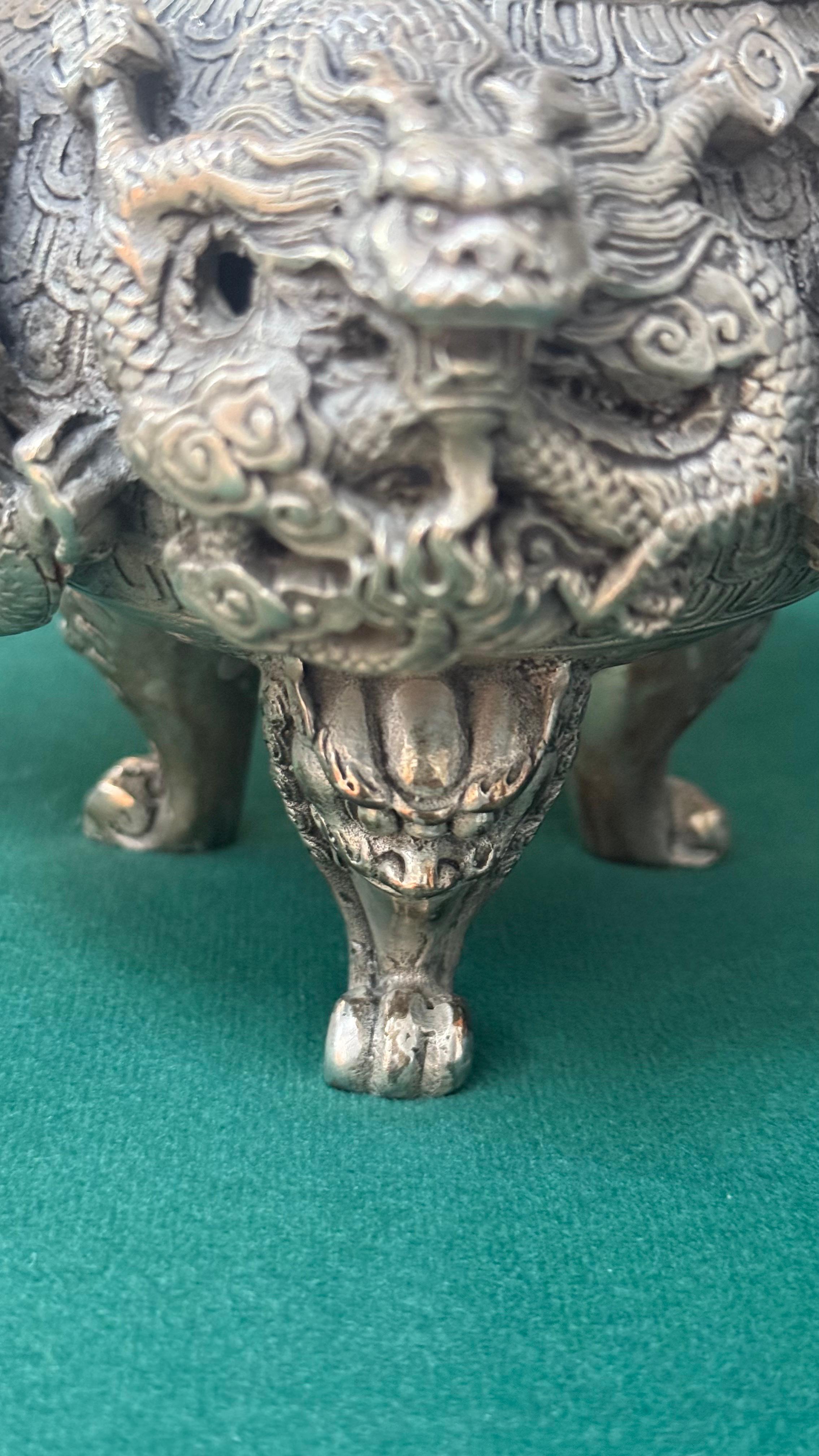 Rara Taza de Plata Antigua QUEMADOR DE INCIENSO Chino, Escultura de Dragones Grabada a Mano en venta 6