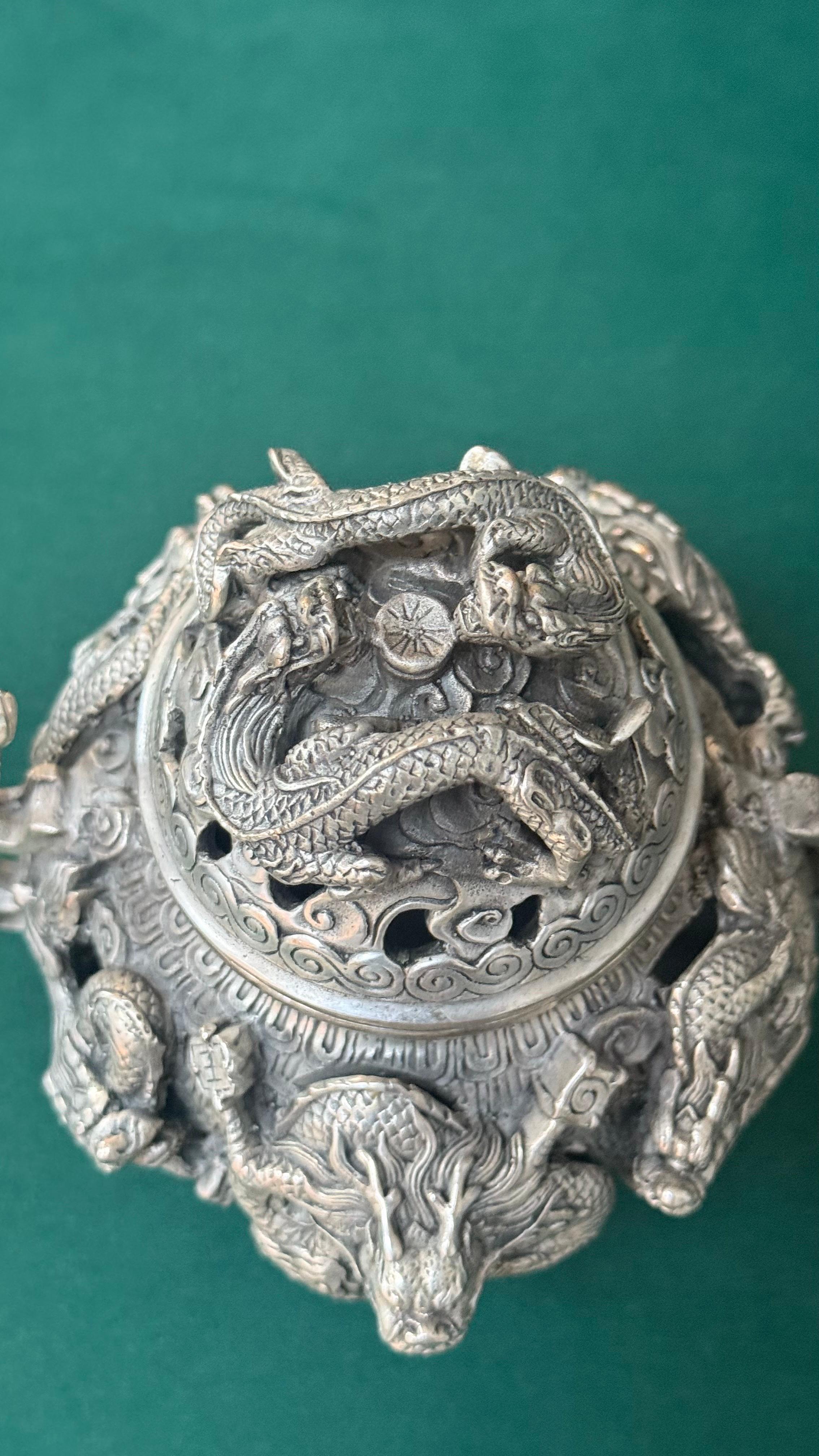 Rara Taza de Plata Antigua QUEMADOR DE INCIENSO Chino, Escultura de Dragones Grabada a Mano en venta 7