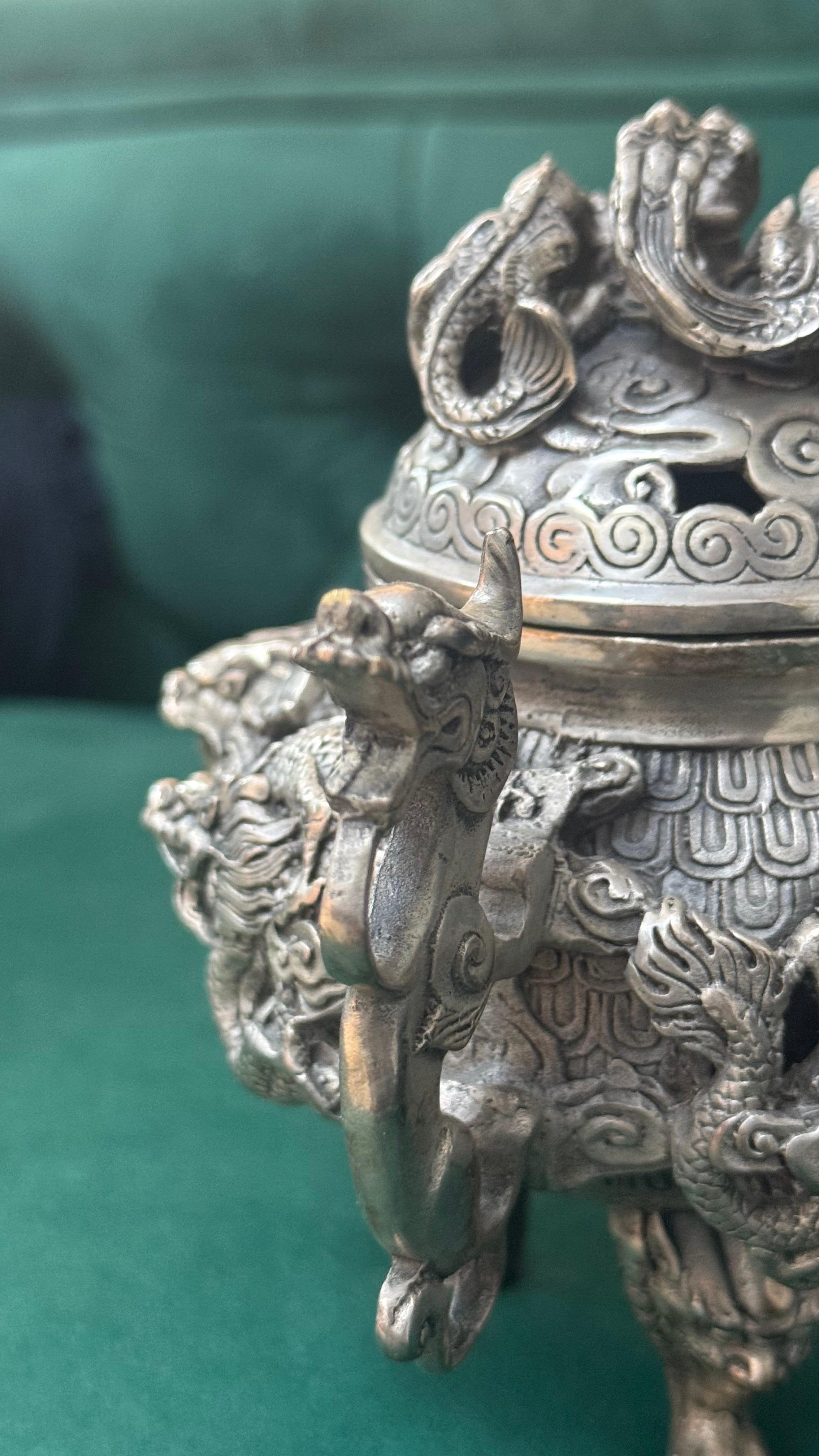 Rara Taza de Plata Antigua QUEMADOR DE INCIENSO Chino, Escultura de Dragones Grabada a Mano en venta 8