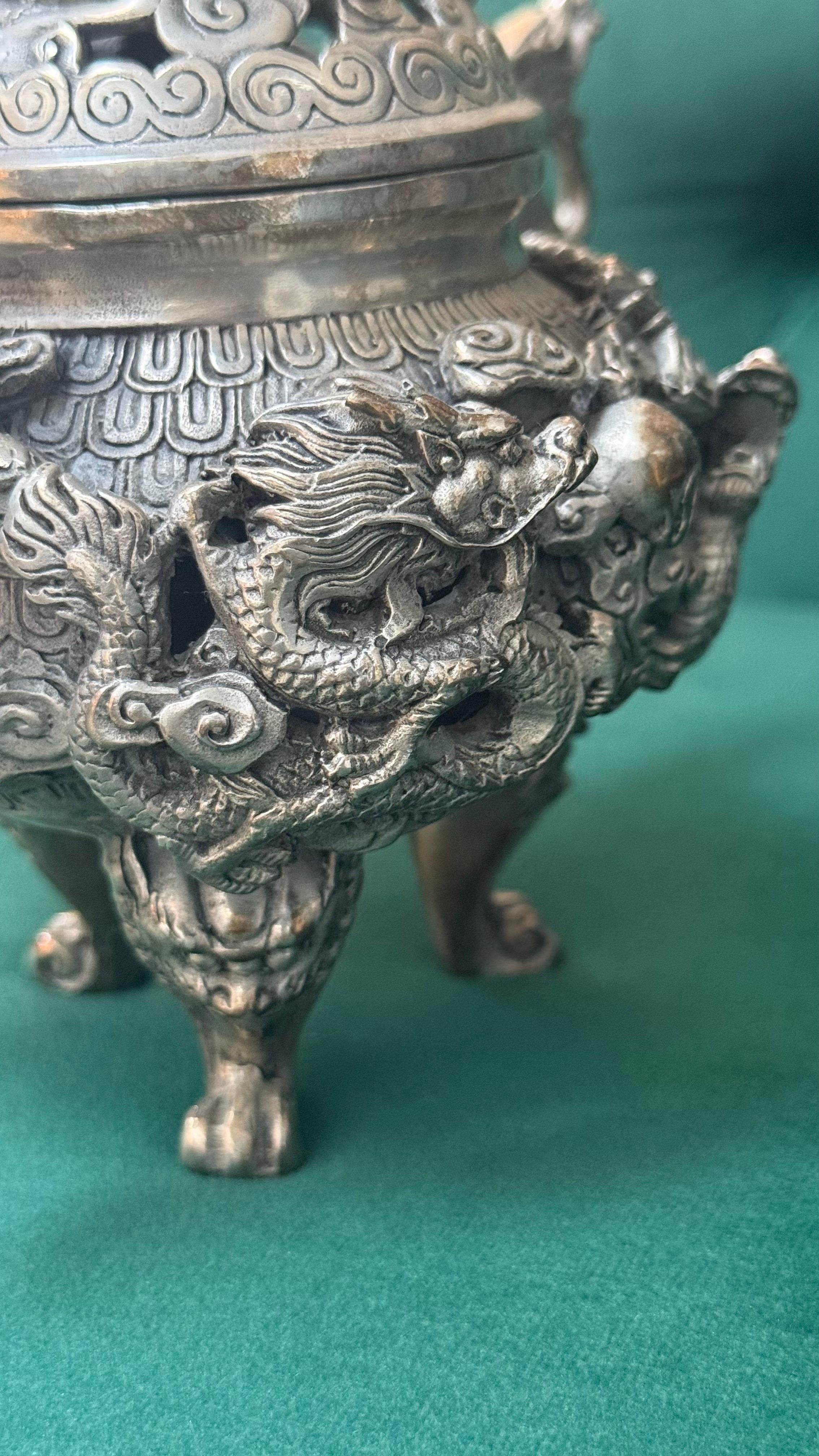 Rara Taza de Plata Antigua QUEMADOR DE INCIENSO Chino, Escultura de Dragones Grabada a Mano en venta 9