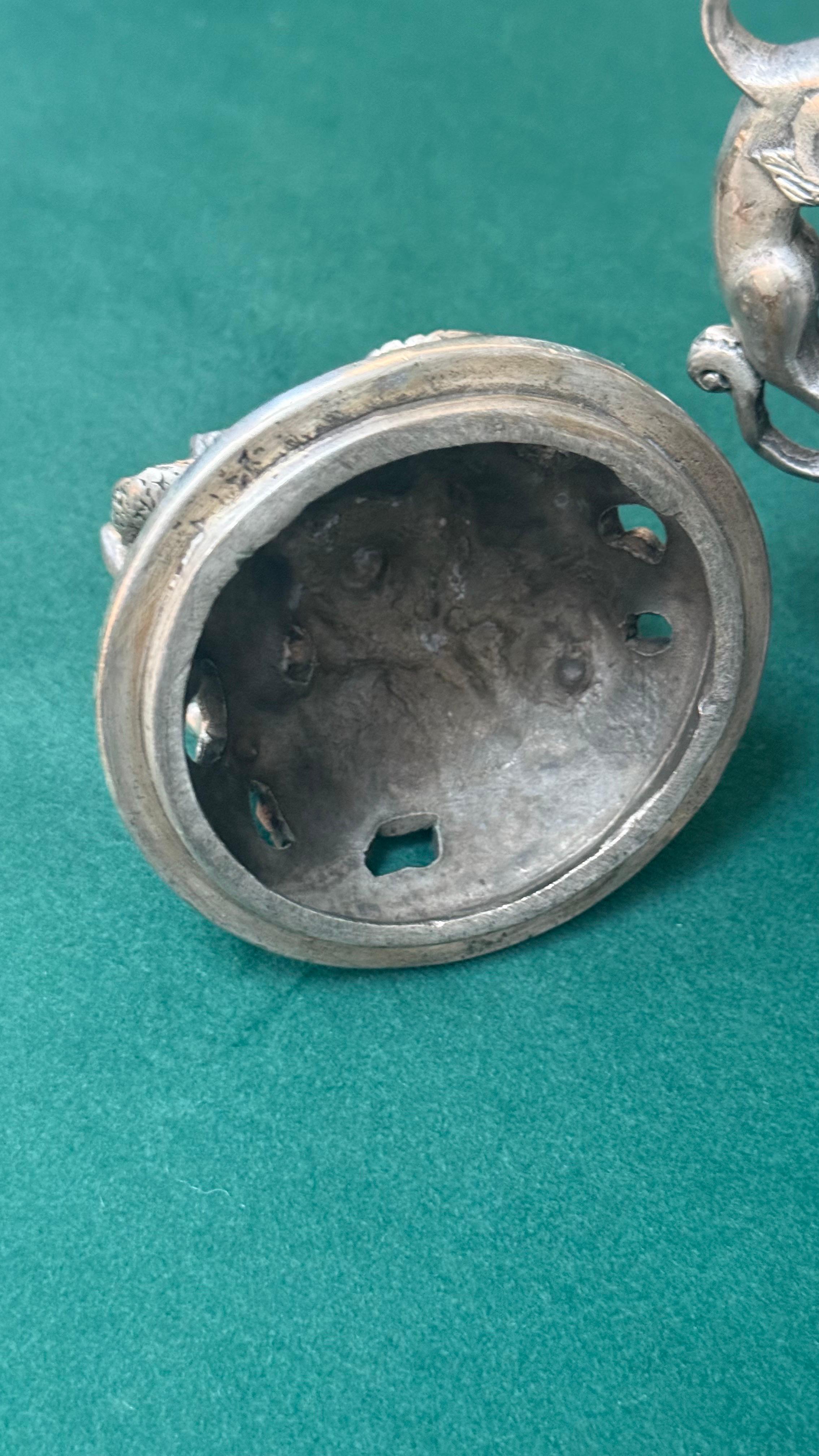 Rara Taza de Plata Antigua QUEMADOR DE INCIENSO Chino, Escultura de Dragones Grabada a Mano en venta 11