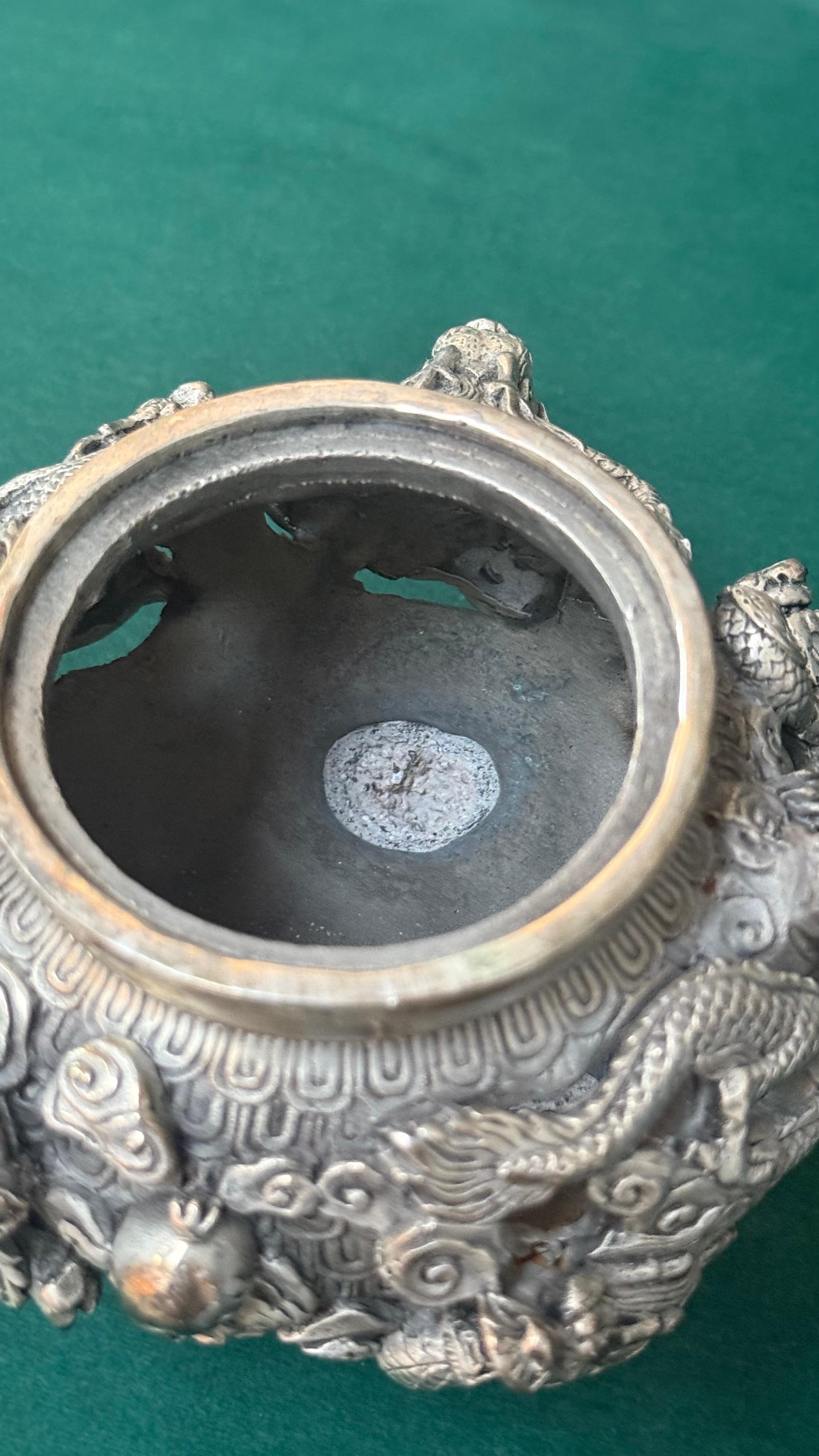 Rara Taza de Plata Antigua QUEMADOR DE INCIENSO Chino, Escultura de Dragones Grabada a Mano en venta 13