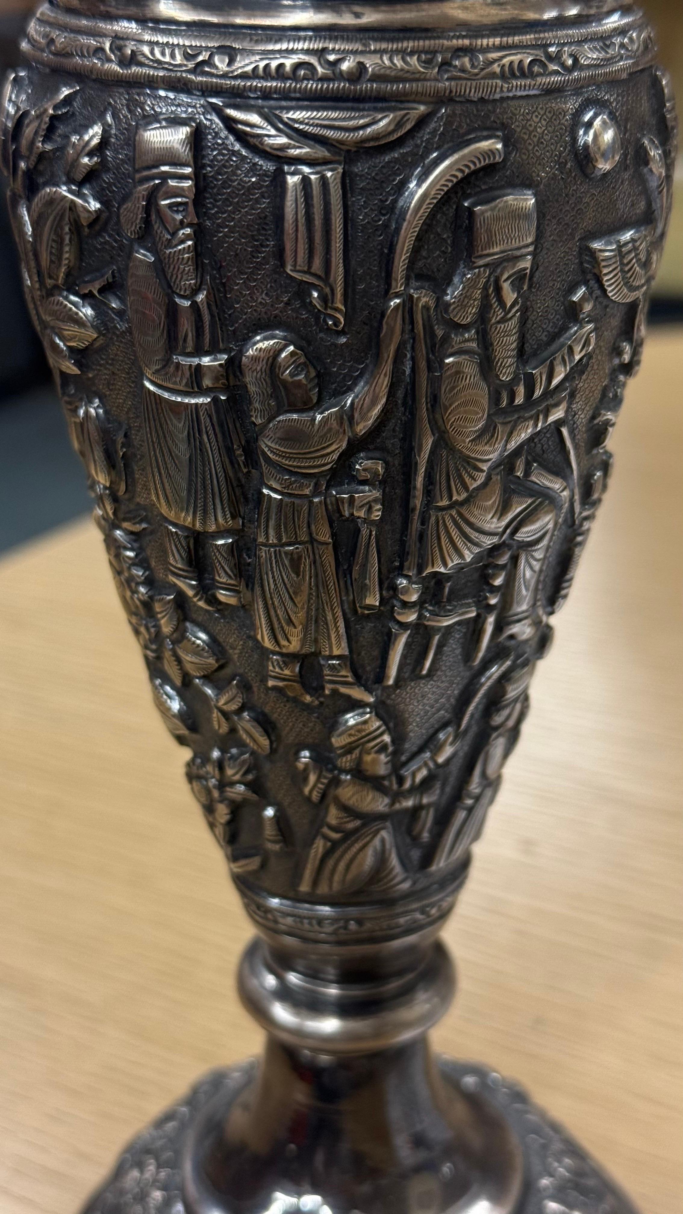 Intagliato Vaso d'argento antico, Coppa decorativa tradizionale persiana Vaso Achamedian Qajar in vendita