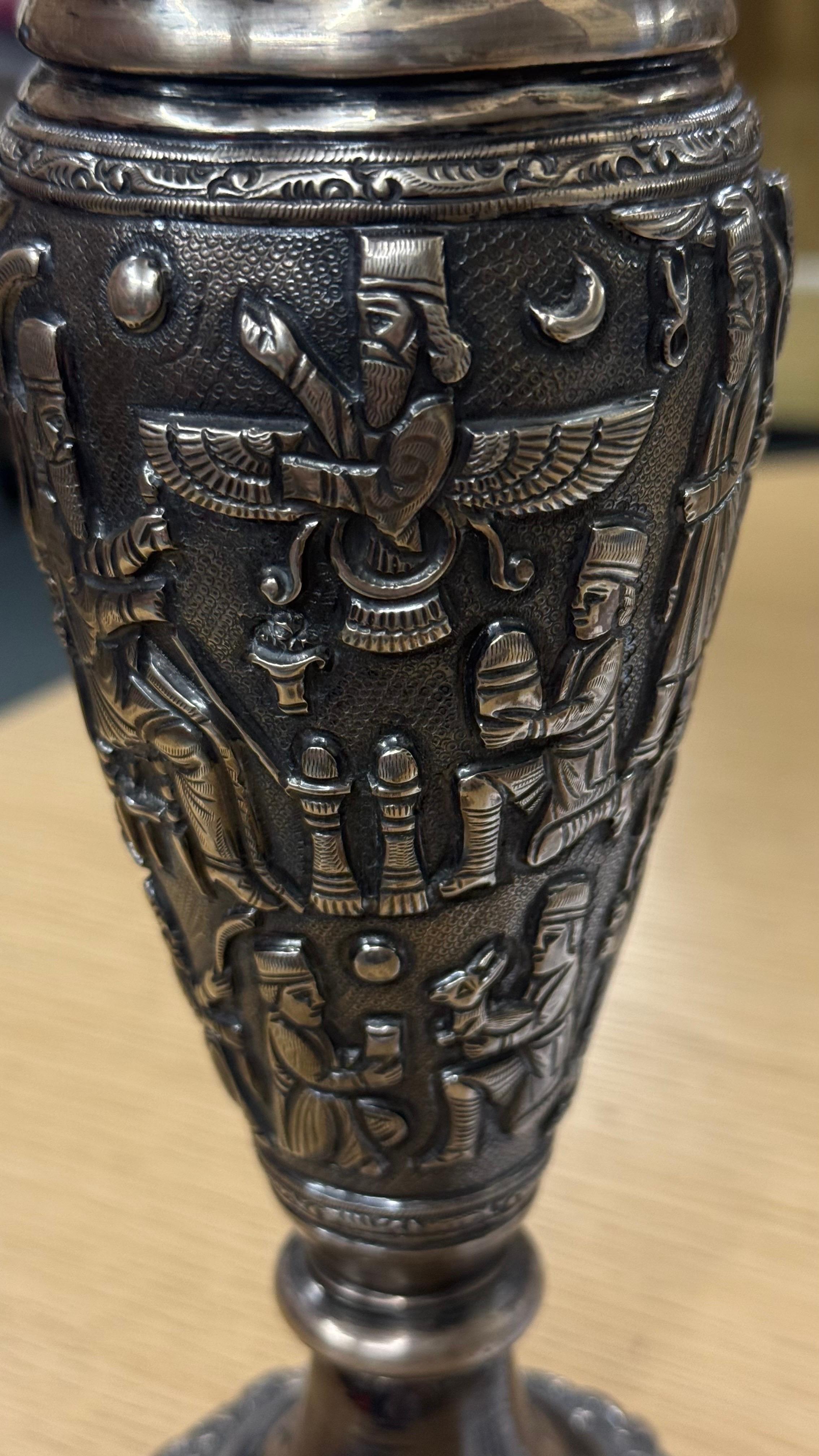 Placcato oro Vaso d'argento antico, Coppa decorativa tradizionale persiana Vaso Achamedian Qajar in vendita