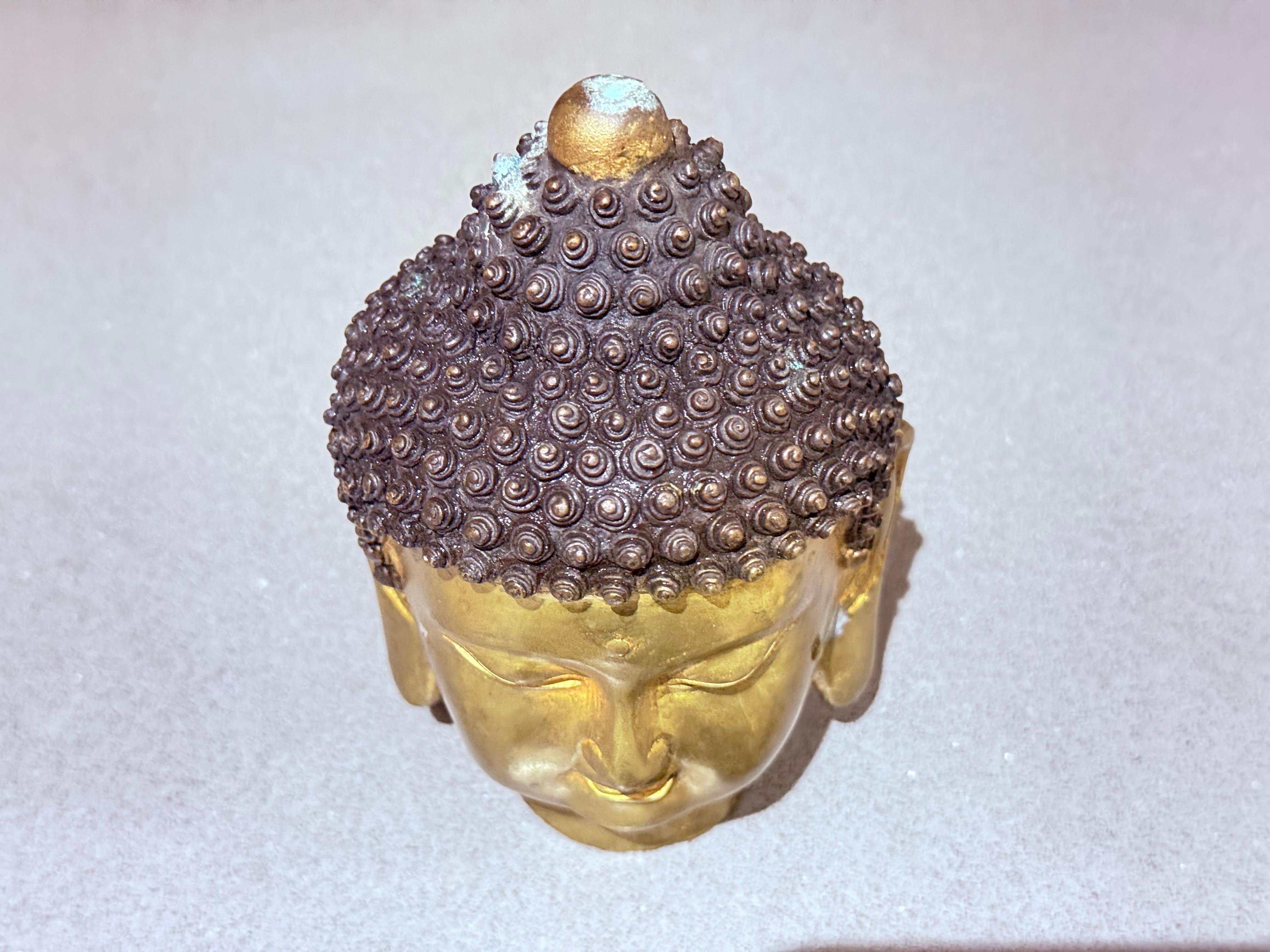 Antike vergoldete Bronze Buddha Kopf asiatische Skulptur, Home Decorative spirituelle Kunst im Angebot 1