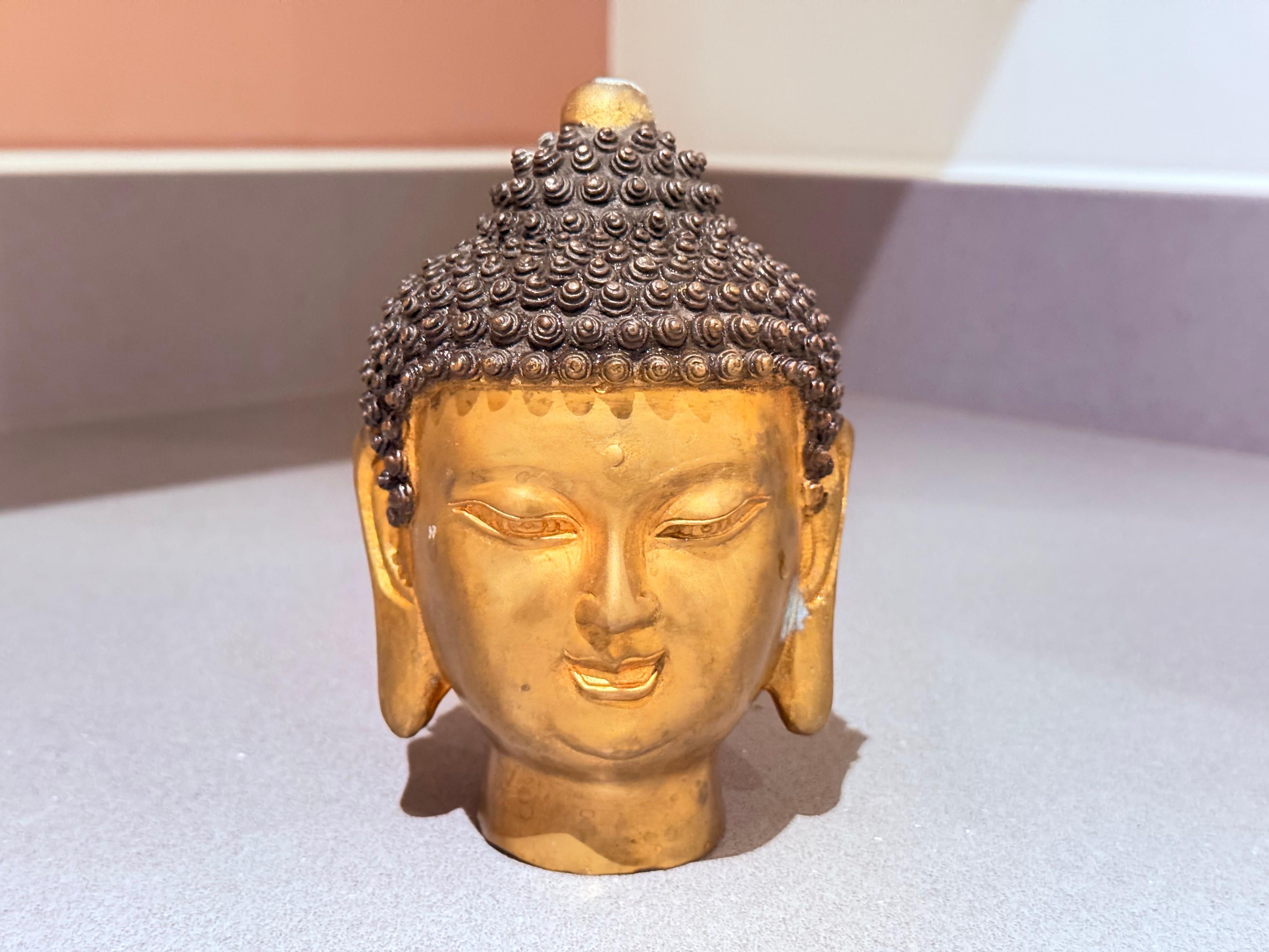 Antike vergoldete Bronze Buddha Kopf asiatische Skulptur, Home Decorative spirituelle Kunst im Angebot 3