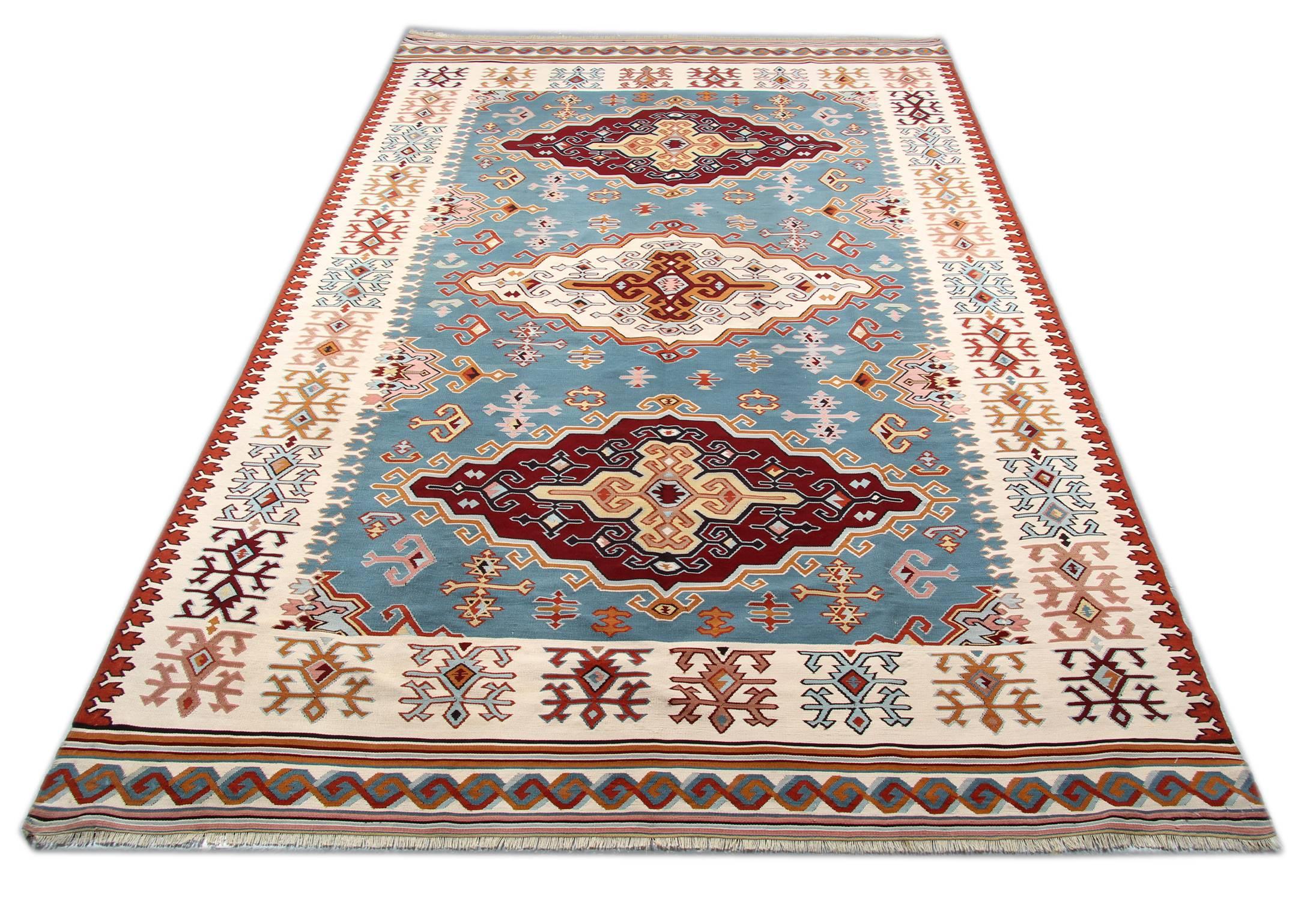 This handmade carpet antique rug Pirot Kelim is an excellent example of Eastern European handwoven and flat-weave tapestry rugs, traditionally produced in Pirot, a town in southeastern Serbia. The yarns are all handspun and had been dyed by organic