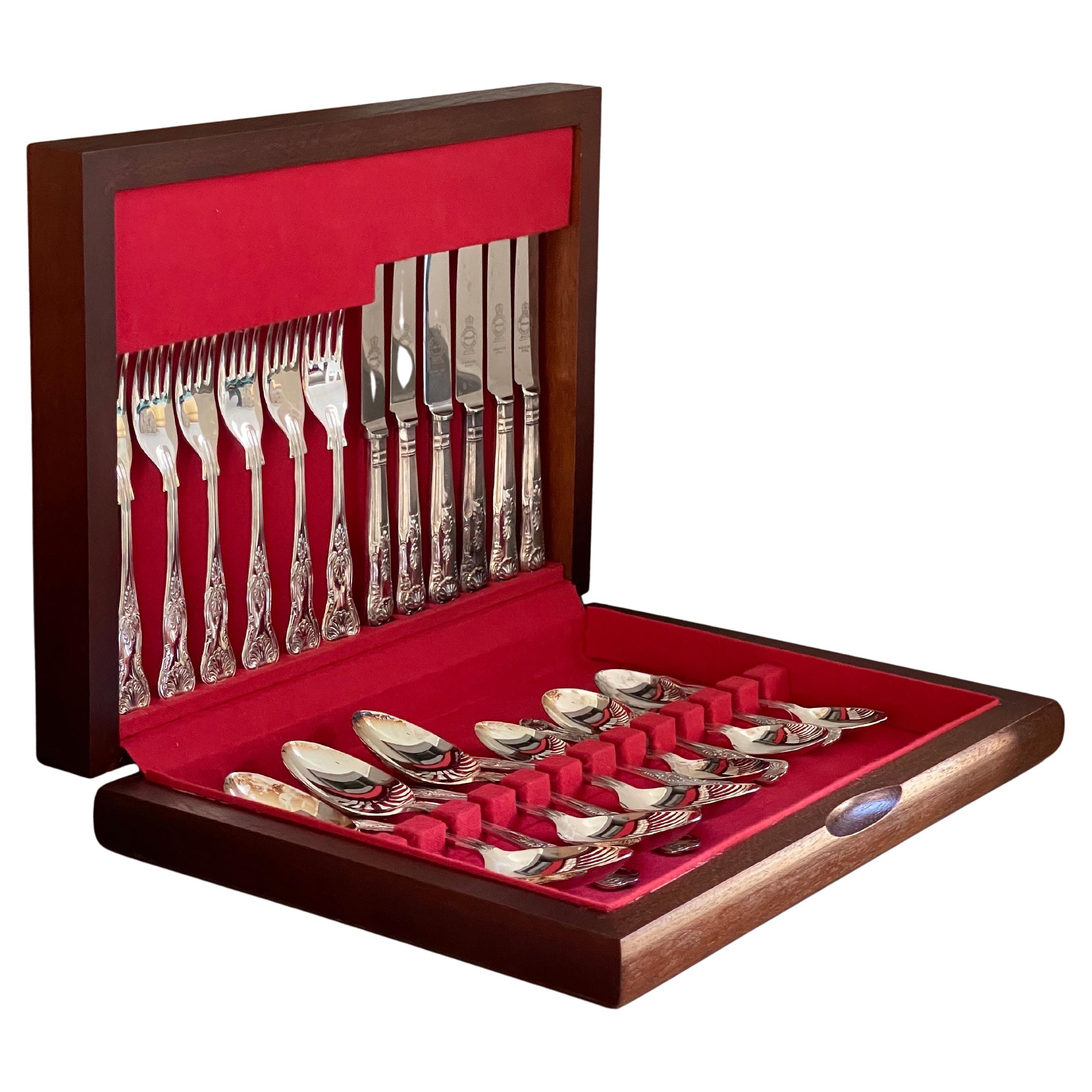 Juego de 24 cubiertos, cuchara y tenedor plateados en cajas de madera Vajilla en venta