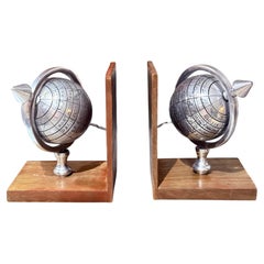 Doppelpack „Atlas Globe“-Buchstützen aus Metall und Holz, dekorativ. Luxuriöse Buchständer