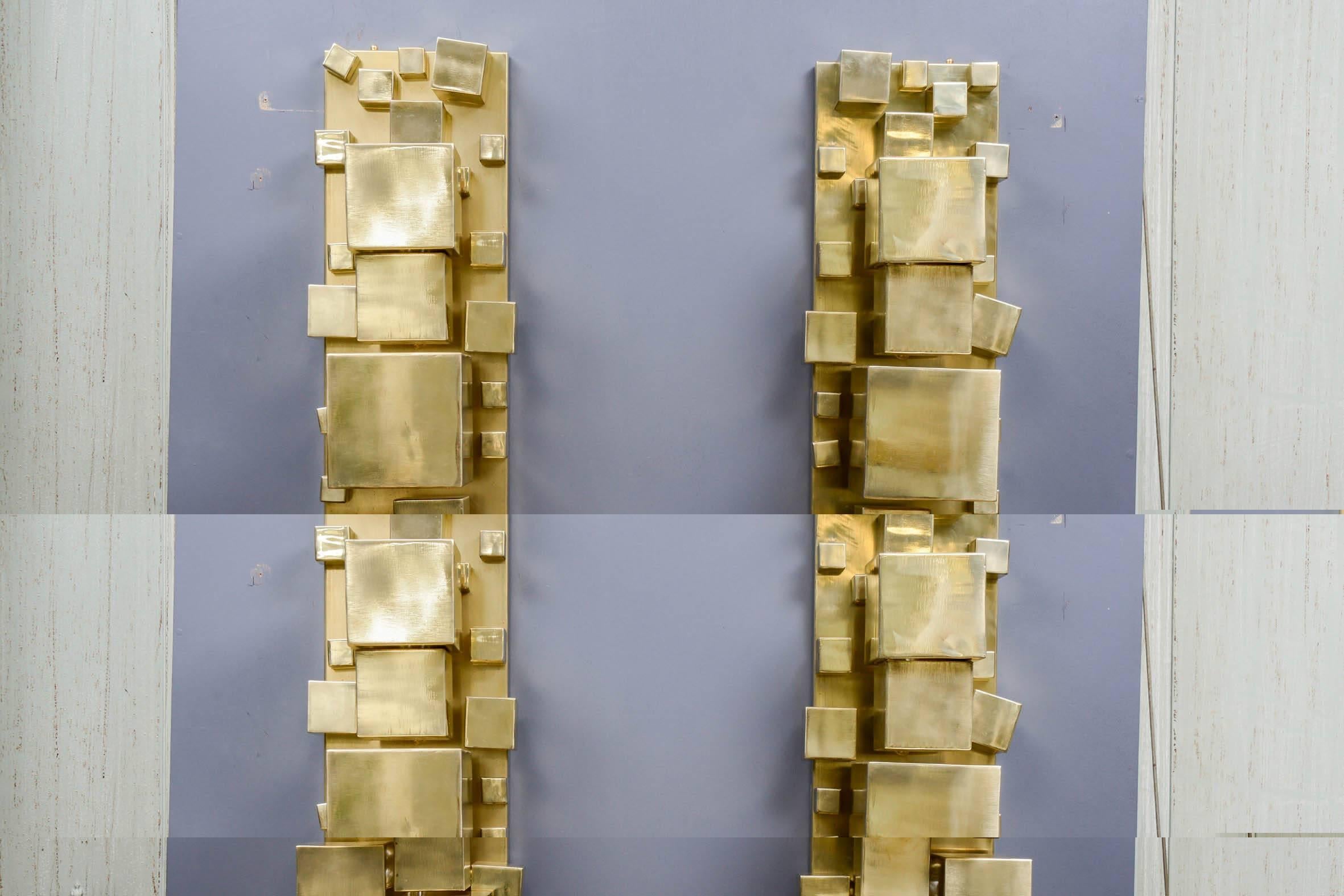 Pair of brass sconces decorated with cubes of different sizes, collection Studio Glustin, limited edition.