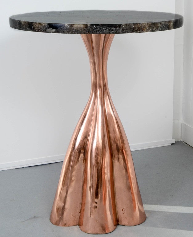 Pair of pedestals with copper basement in corolla shape, top smoked rock crystal.
Edition : eight pieces creation by Gallery Glustin
Piece exposed at the Salon Révélations, Grand Palais, Paris, in September 2015