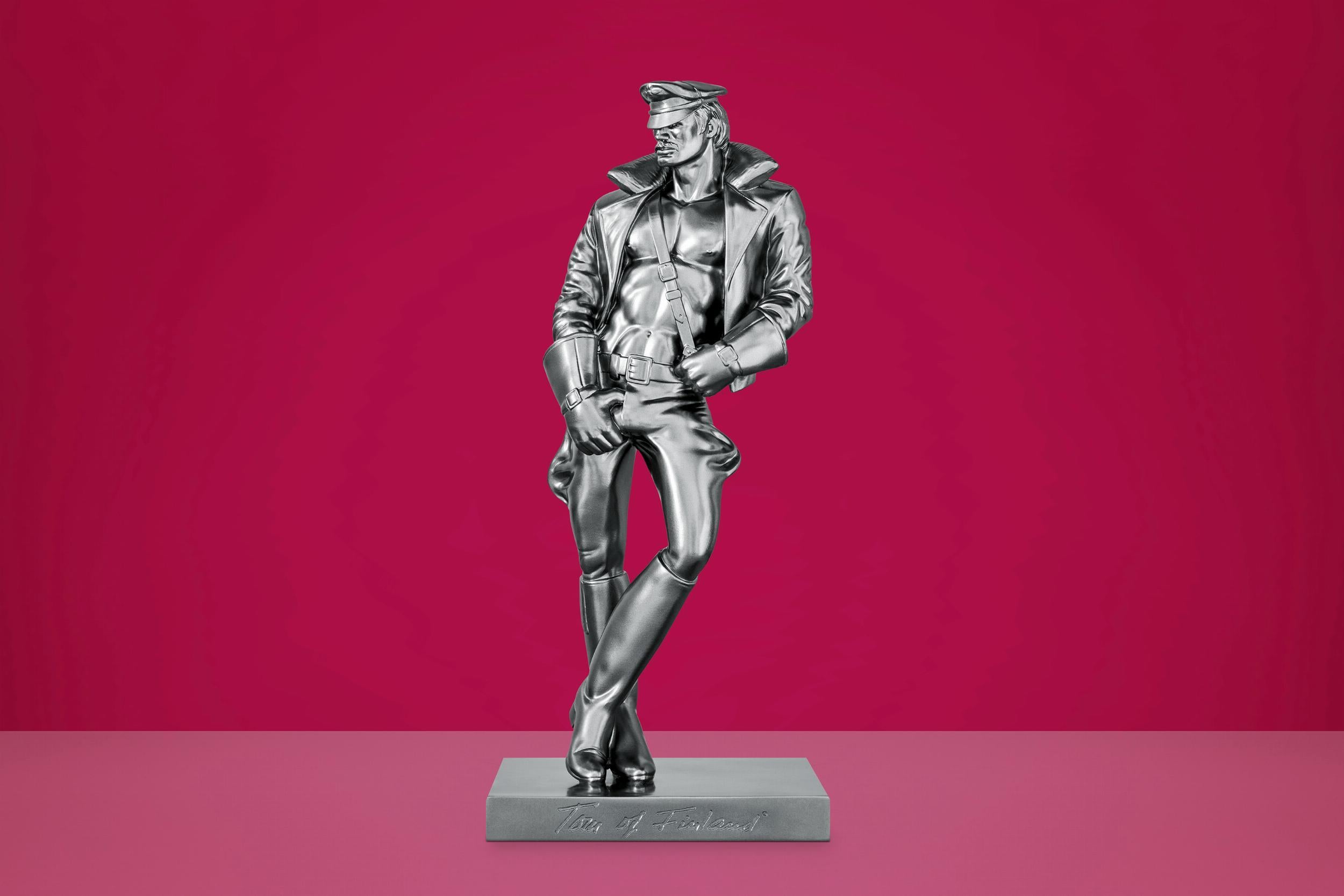 Tom of Finland. Fermalibro 'Durk
Fermalibri, resina dipinta, altezza 12,8 pollici, base 6 x 6 x 0,8 pollici.

Sempre pronto a gestire il carico più pesante: fai in modo che i tuoi libri siano inseriti in un panino e aggiungi un po' di piacere alla