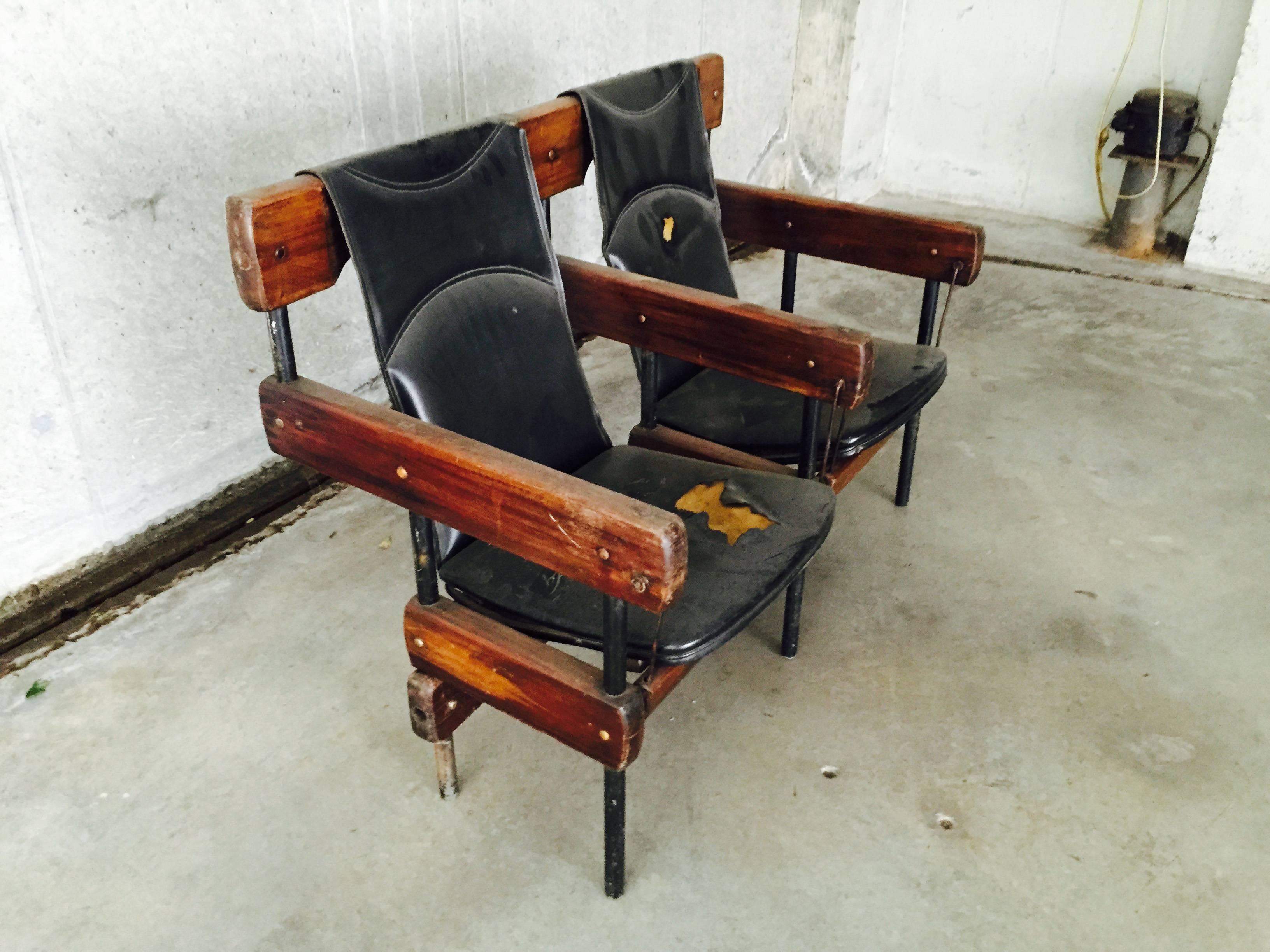 These rare chairs, from the IAB Concert Hall in Rio Janeiro, have a swing mechanism that allowed the audience to gently rock while watching the show.
The seats are to be restored, we can provide the service of restoration.
Illustrated: `Sergio