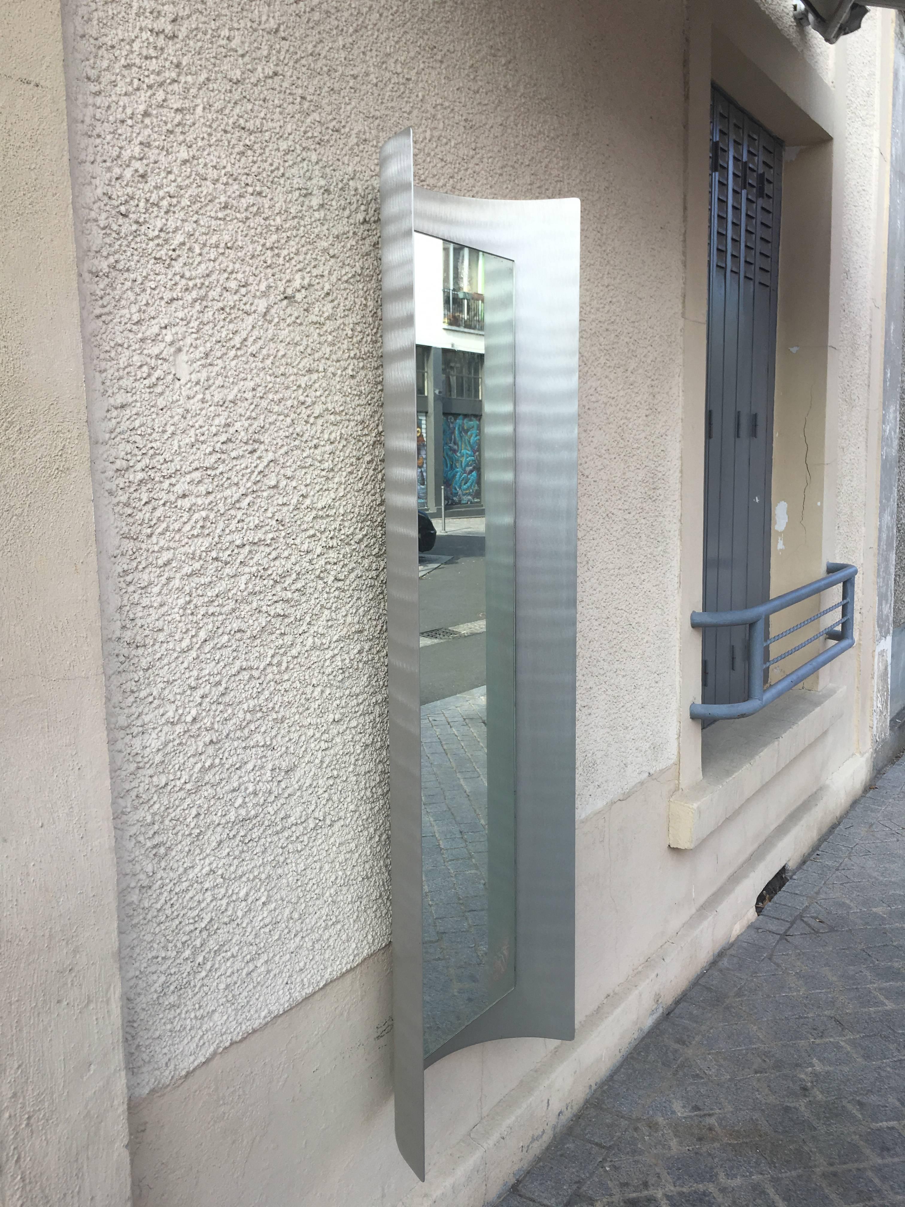Rare Mirror in Curved Aluminum, Designed by Paolo Rizzatto In Excellent Condition In Saint-Ouen, FR