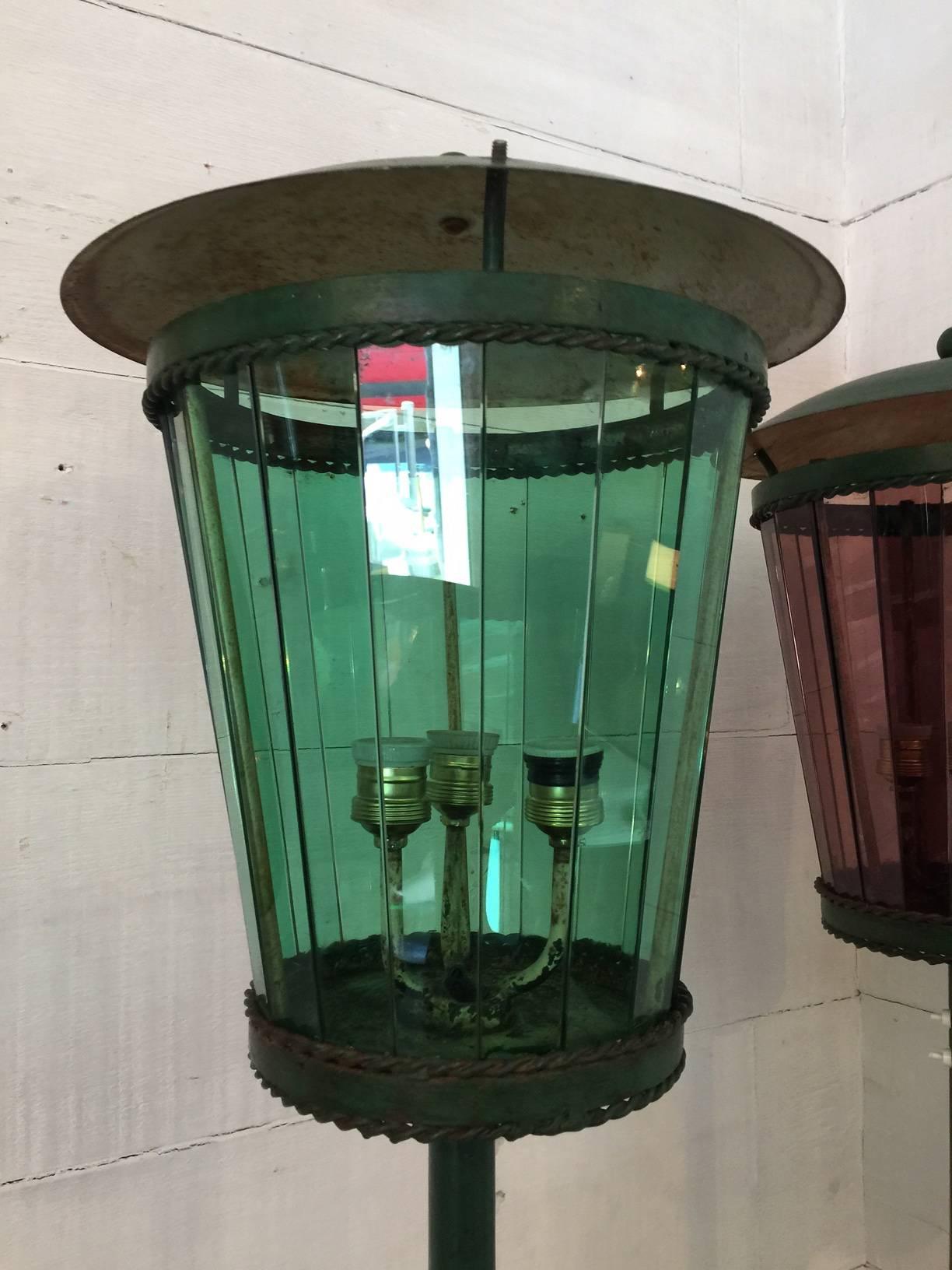 Three floor lamps, Venini design 1930
Murano glass diffuser painted metal structure, blown glasses of three different colors, purple, yellow, green, in perfect condition, we have no documentation on this, but for the materials used in the glass